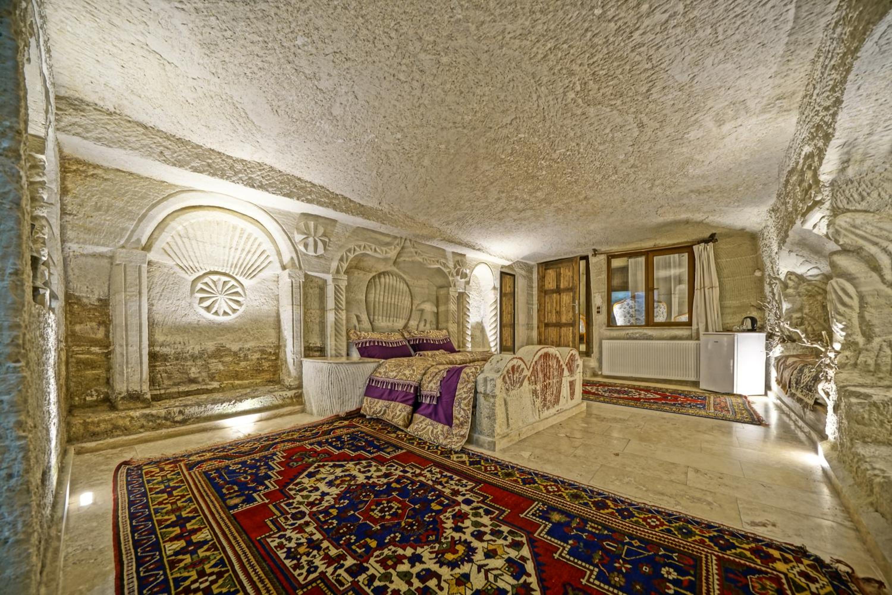 Deluxe Cave Room - Photo 11