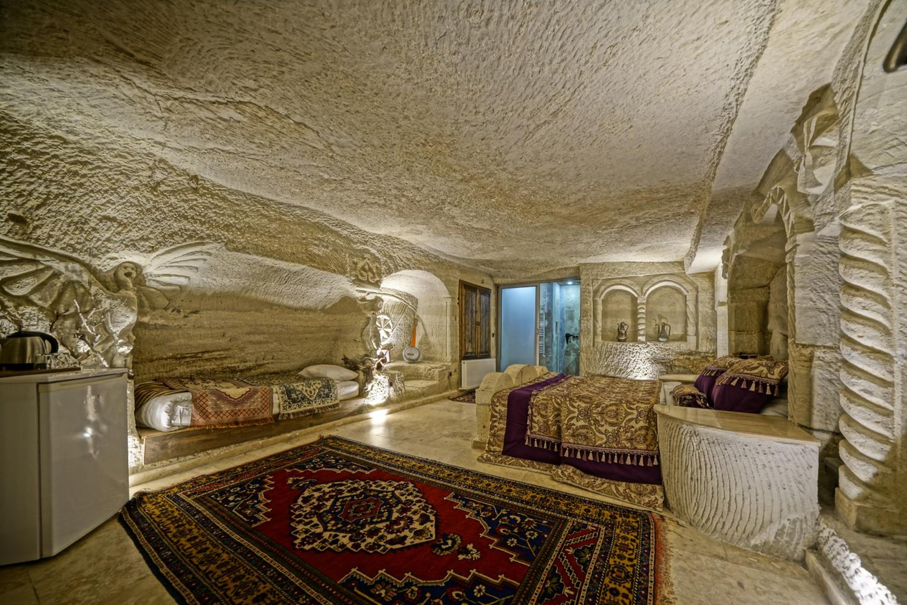 Deluxe Cave Room - Photo 7