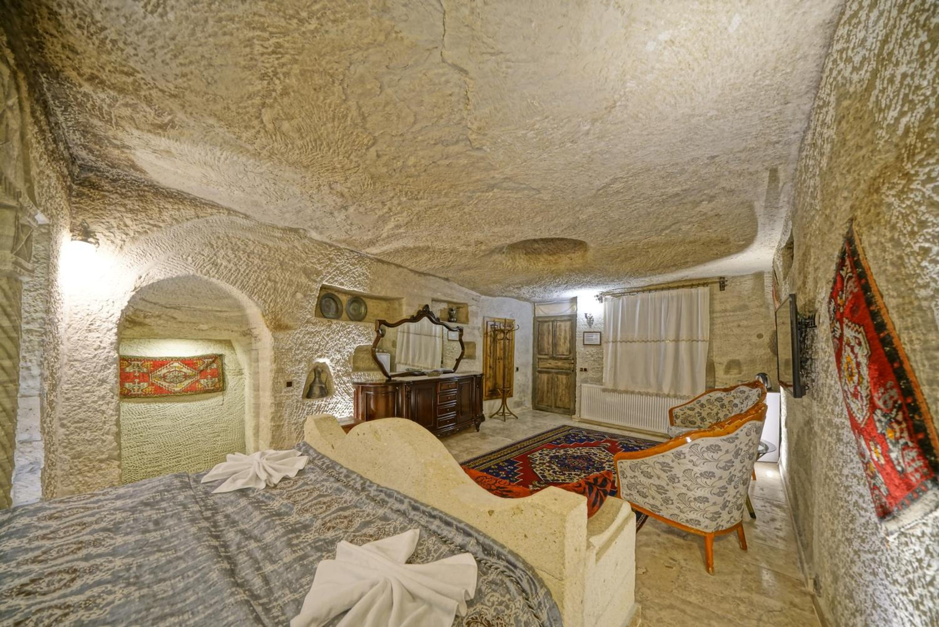 Deluxe Cave Room - Photo 2