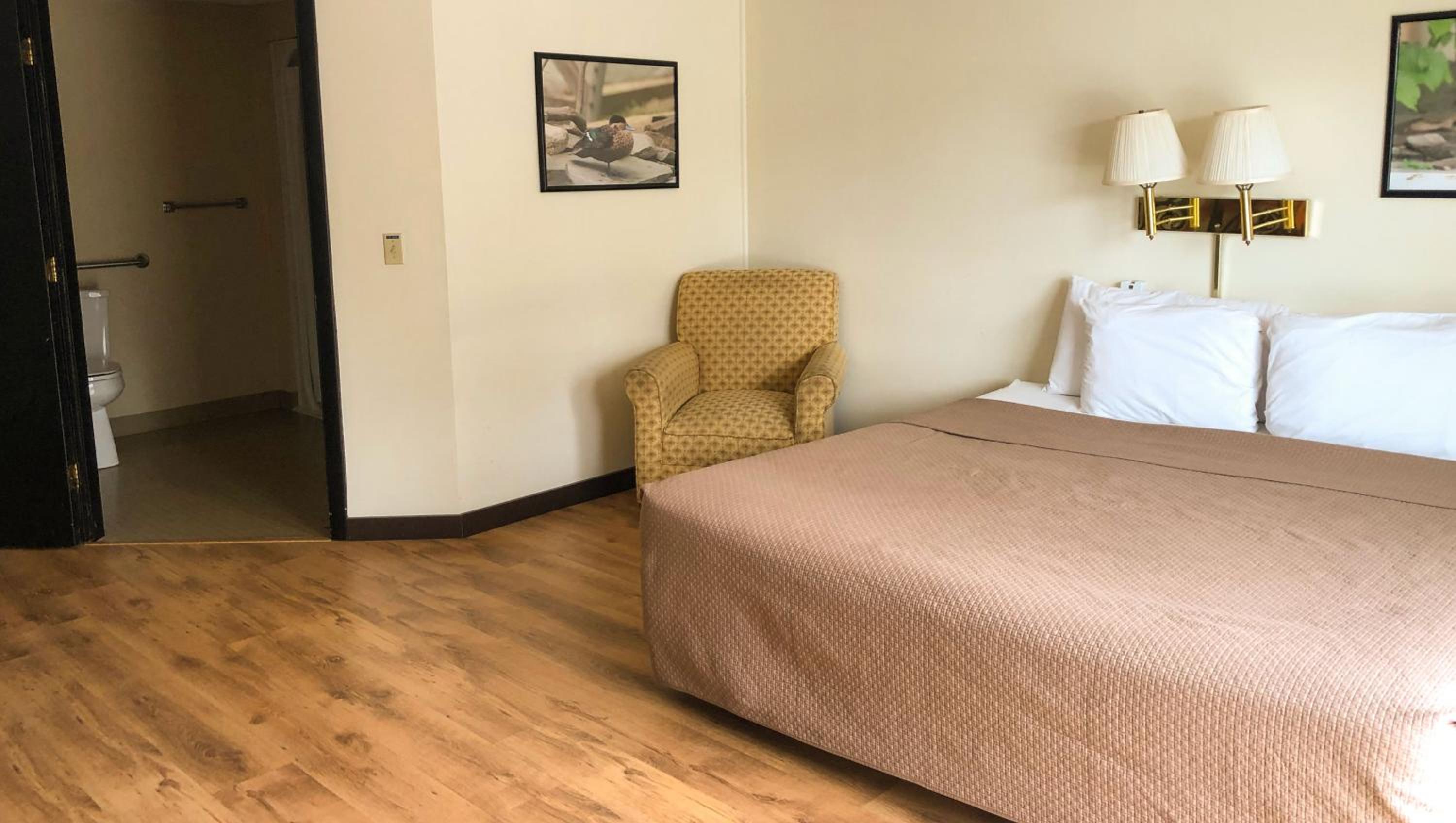 King Room - Disability Access - Photo 8