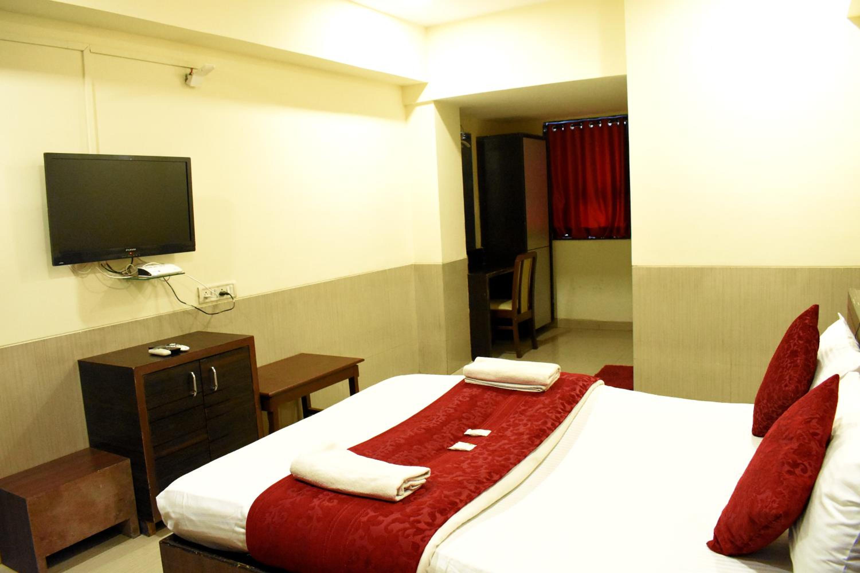 Deluxe Room - Photo 8