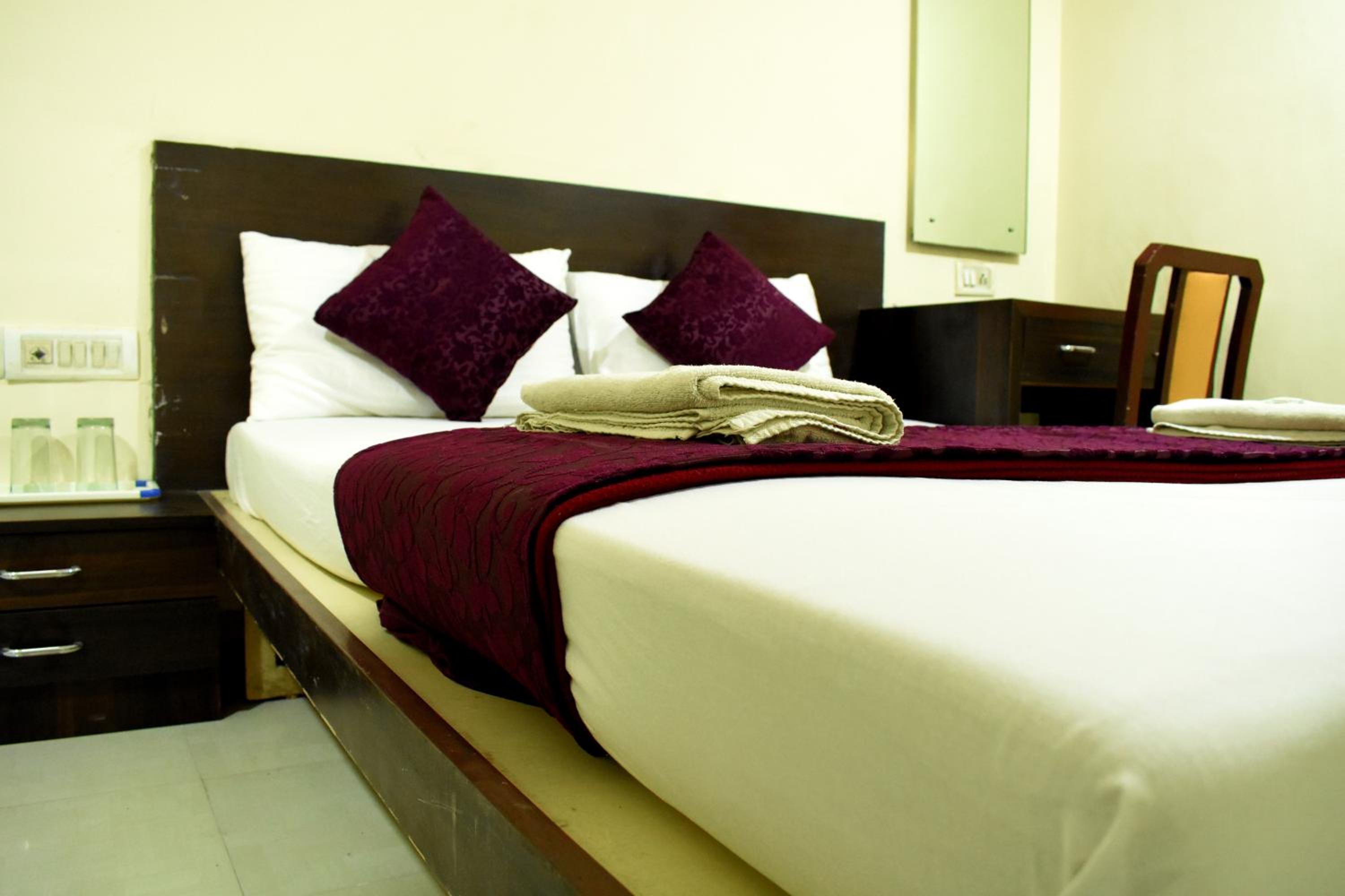 Deluxe Non AC Room - Photo 5