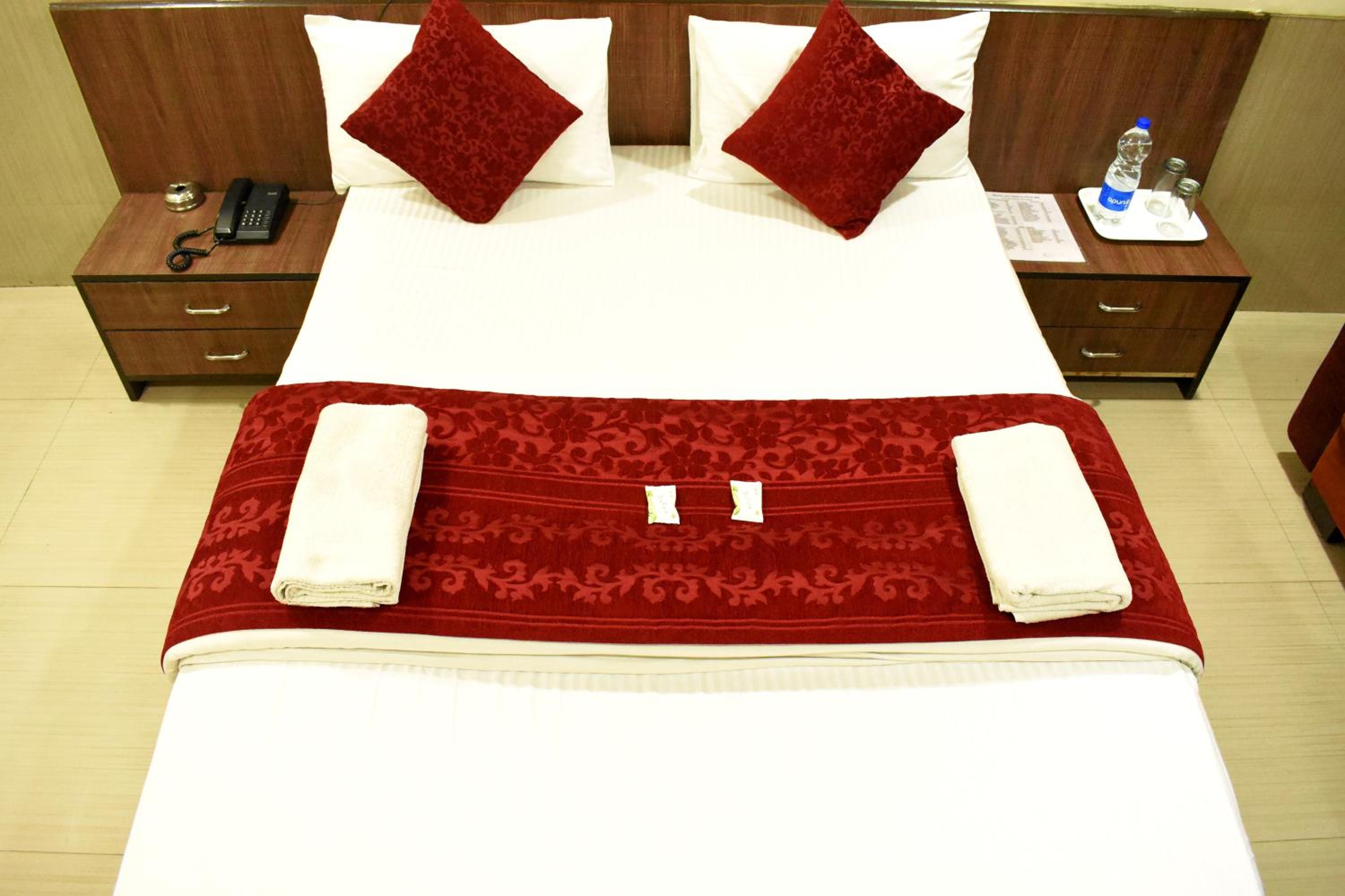 Deluxe Room - Photo 3