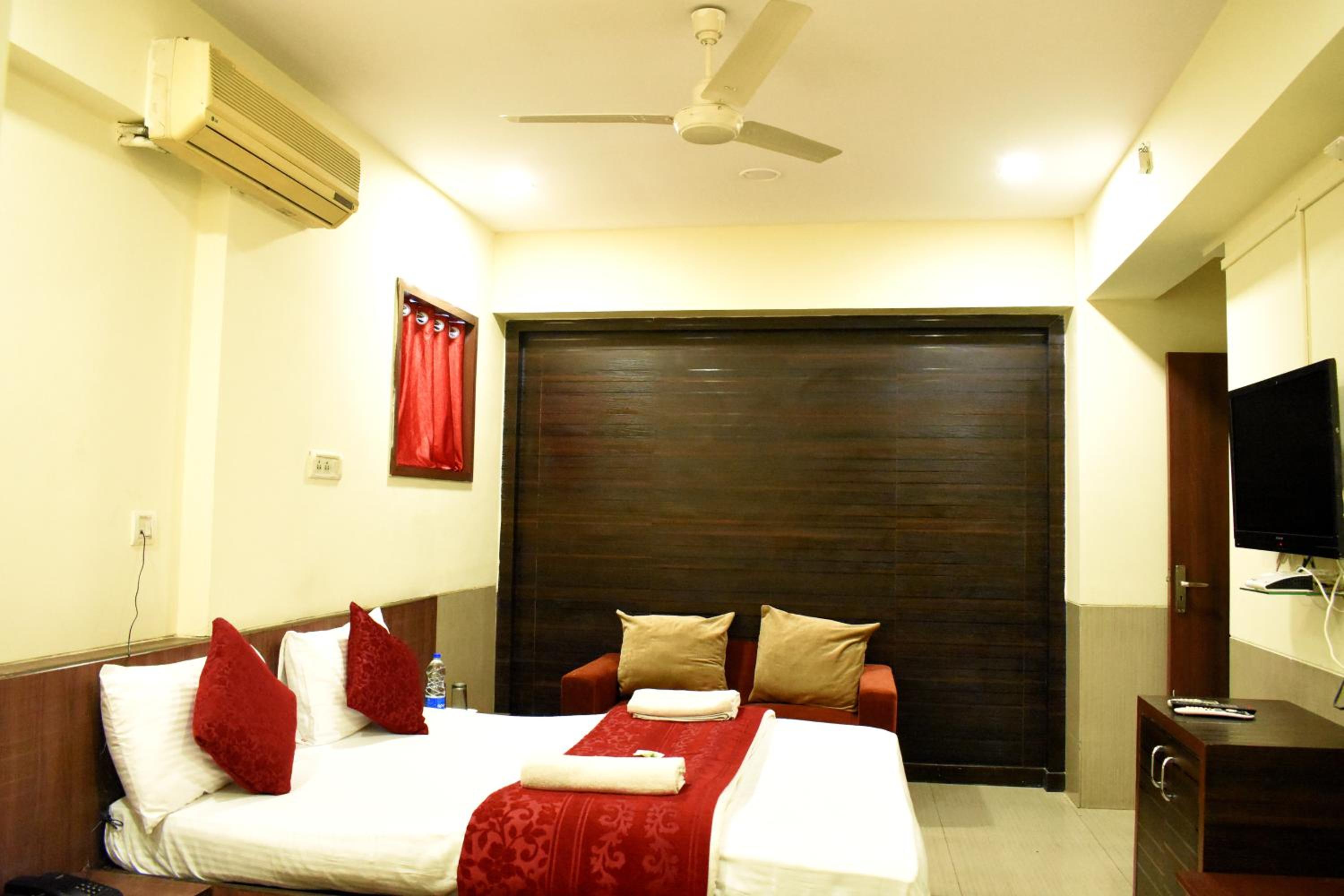 Deluxe Room - Photo 10