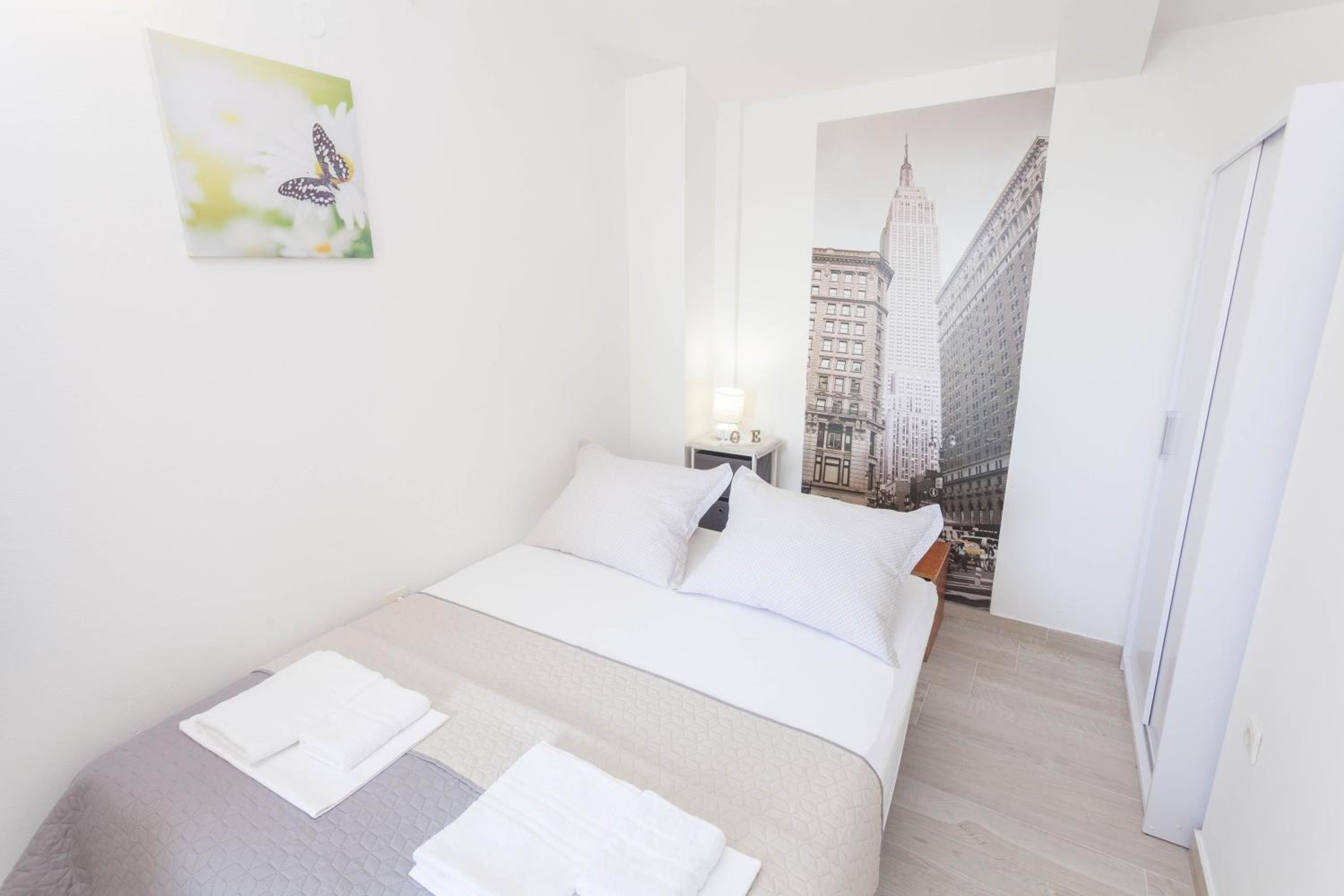 Two Bedroom Apartment with Balcony and Sea View