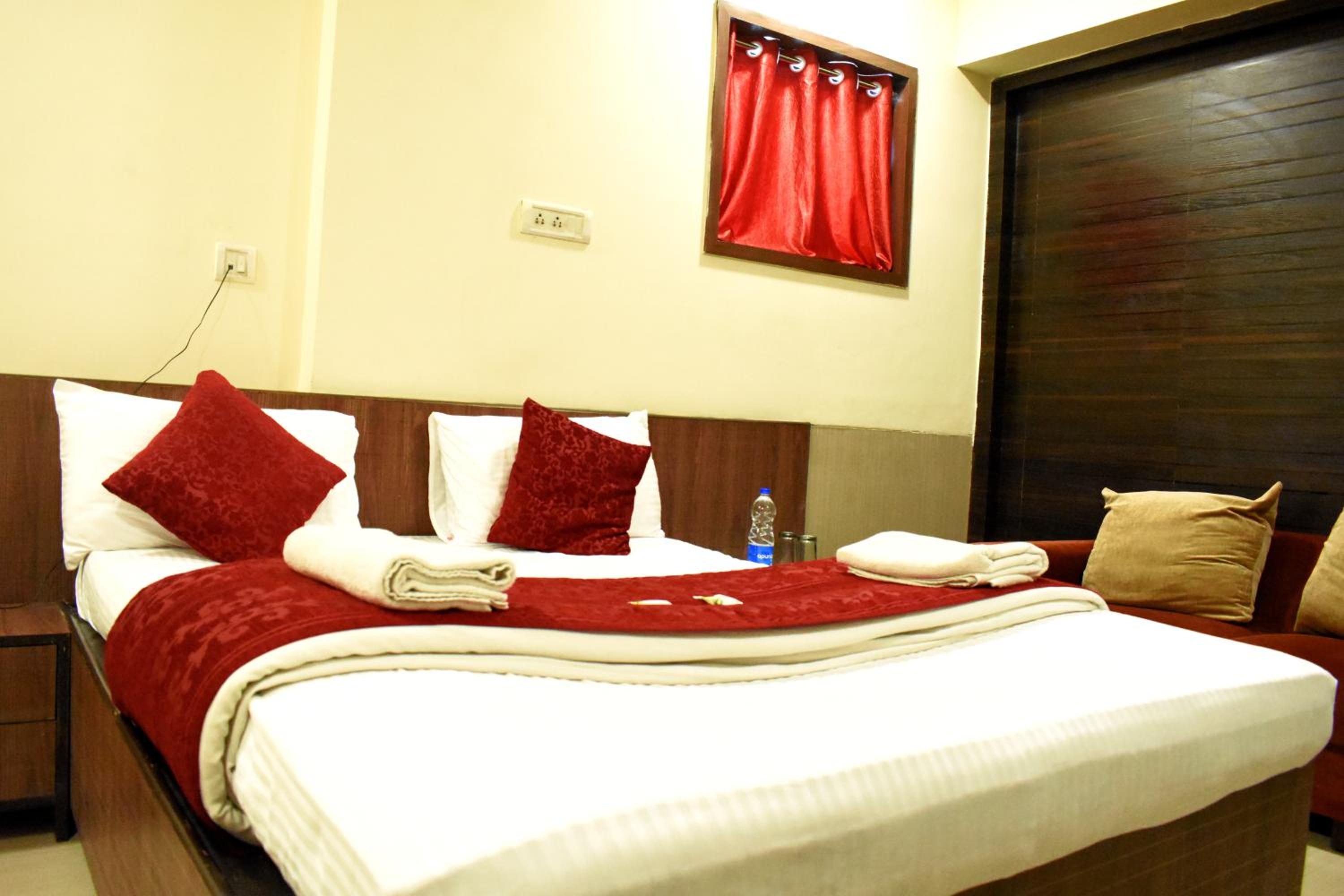 Deluxe Room - Photo 6