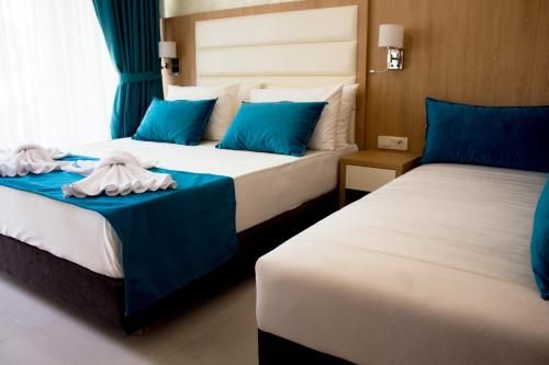 Triple Room with Balcony photo 3