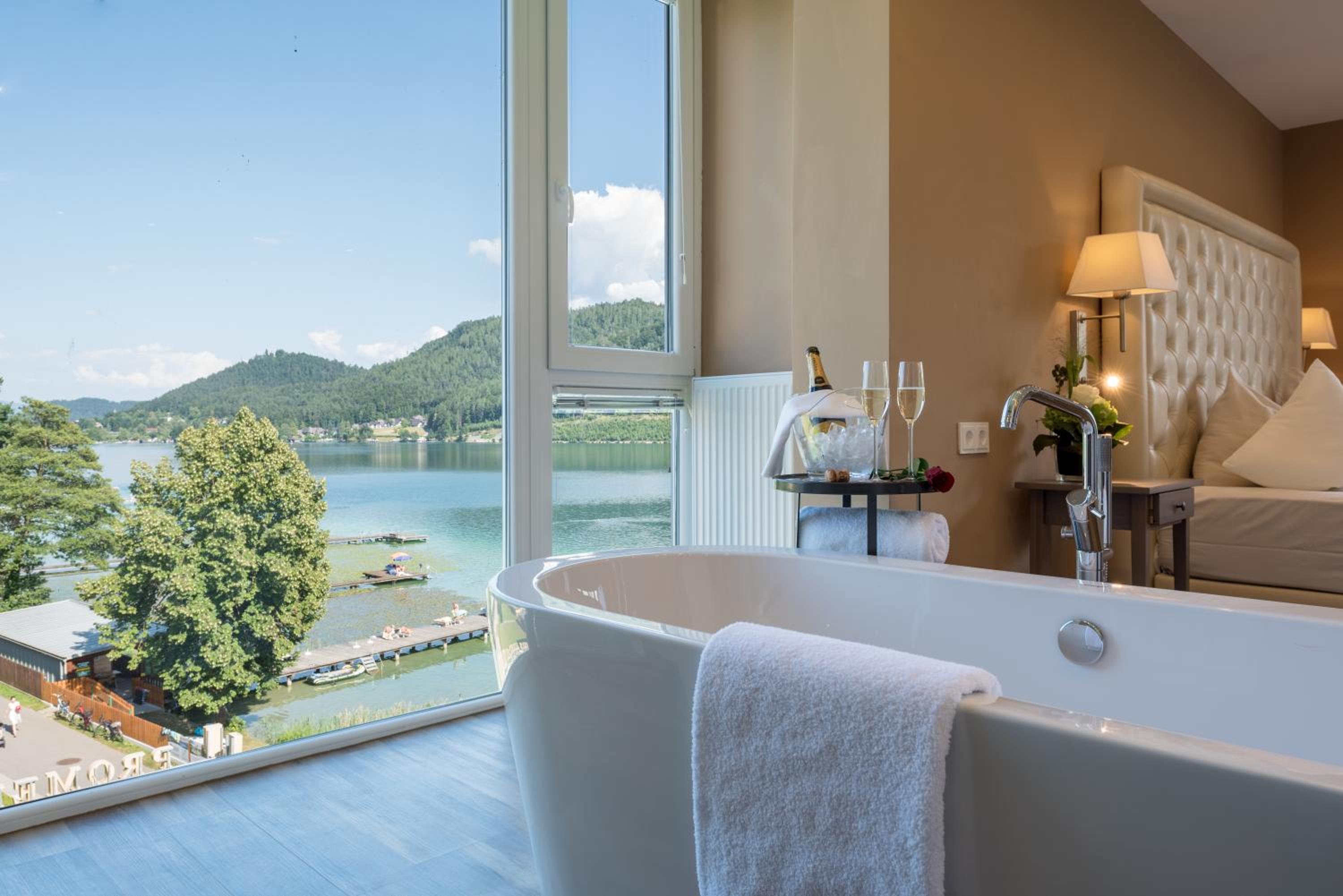 Double Room with Balcony and Panoramic View photo 2