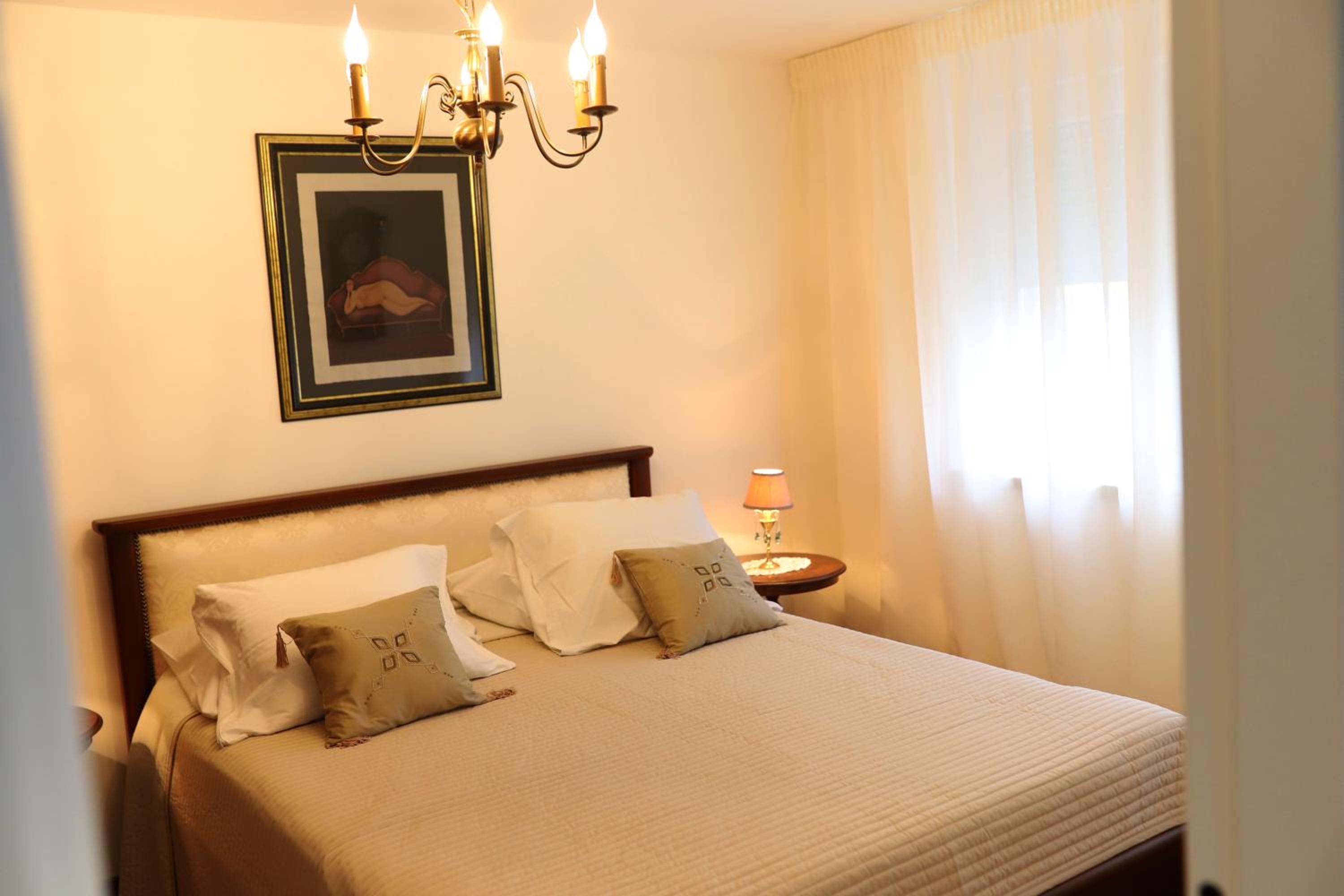 One Bedroom Apartment - Photo 1