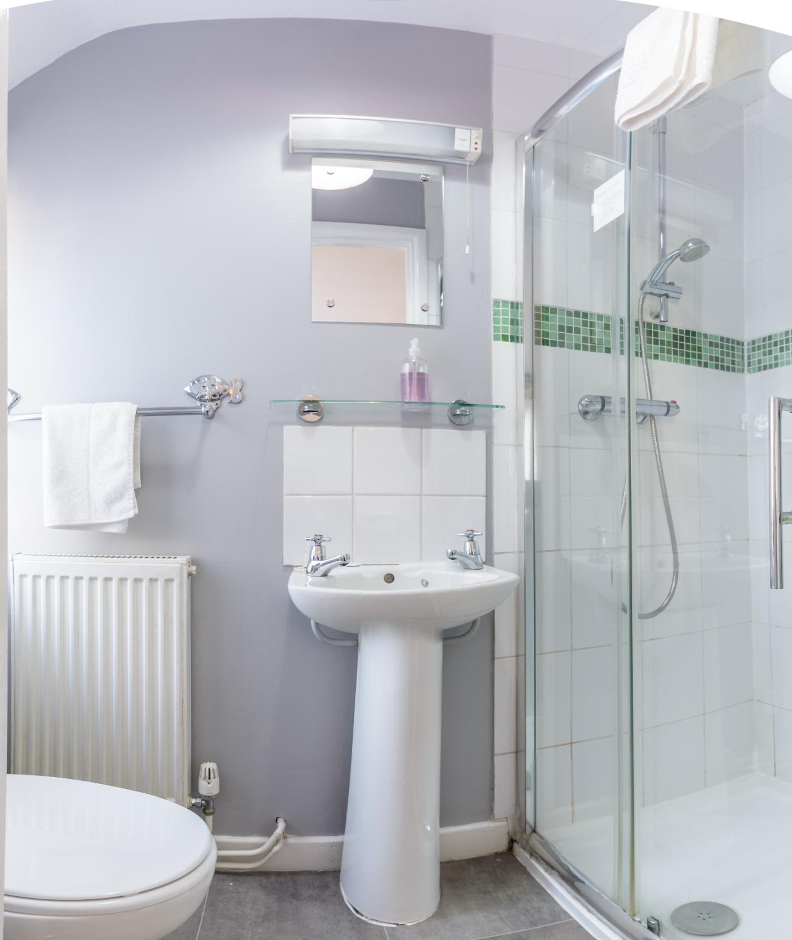 Standard Twin Room - Photo 4