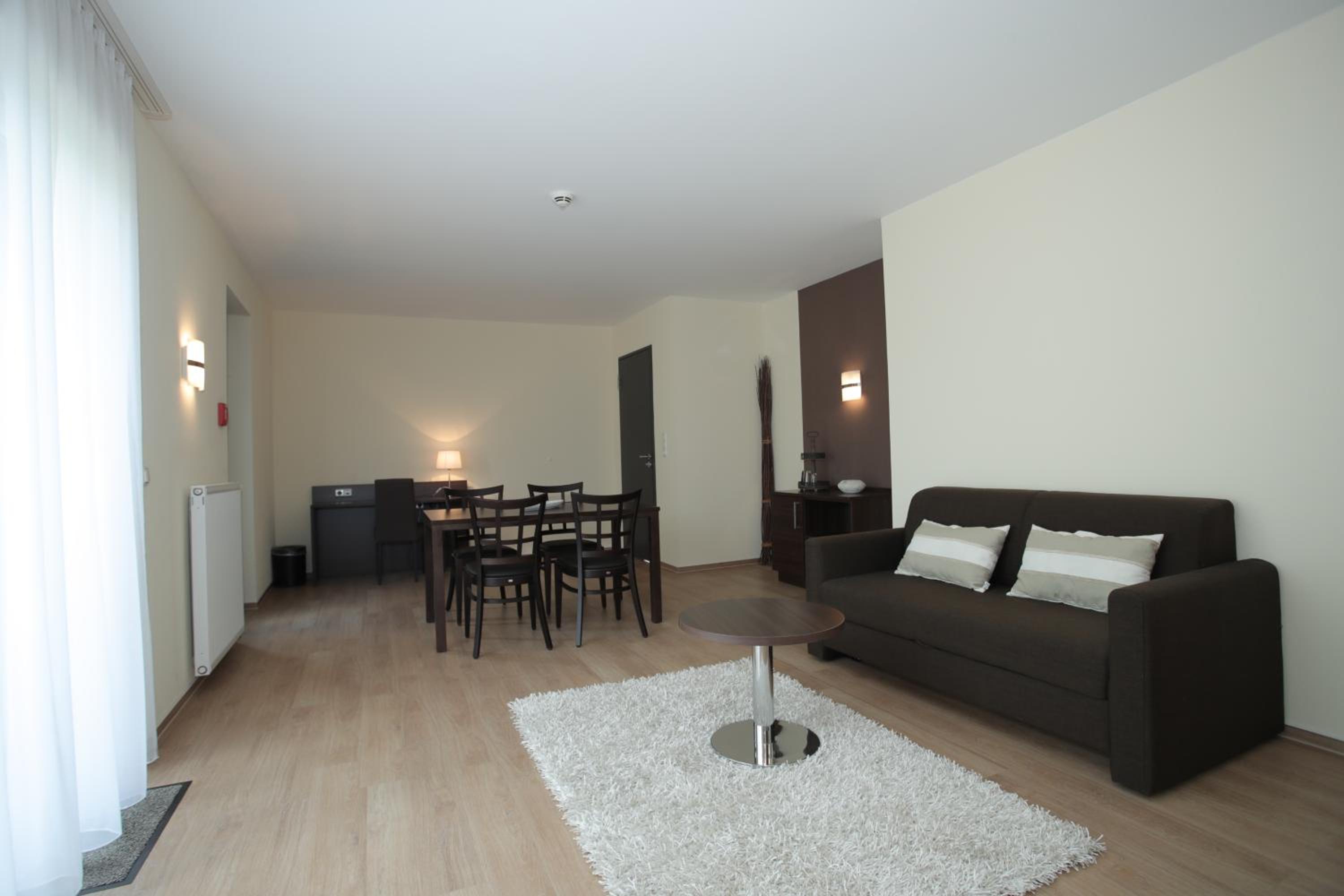 Family Room with Terrace - Photo 5