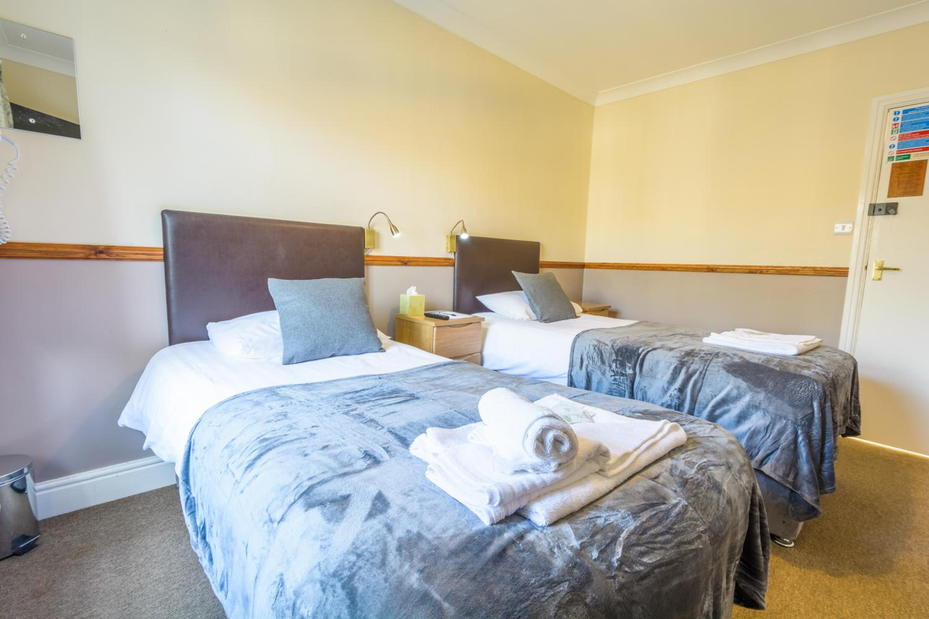 Twin Room with Shared Bathroom