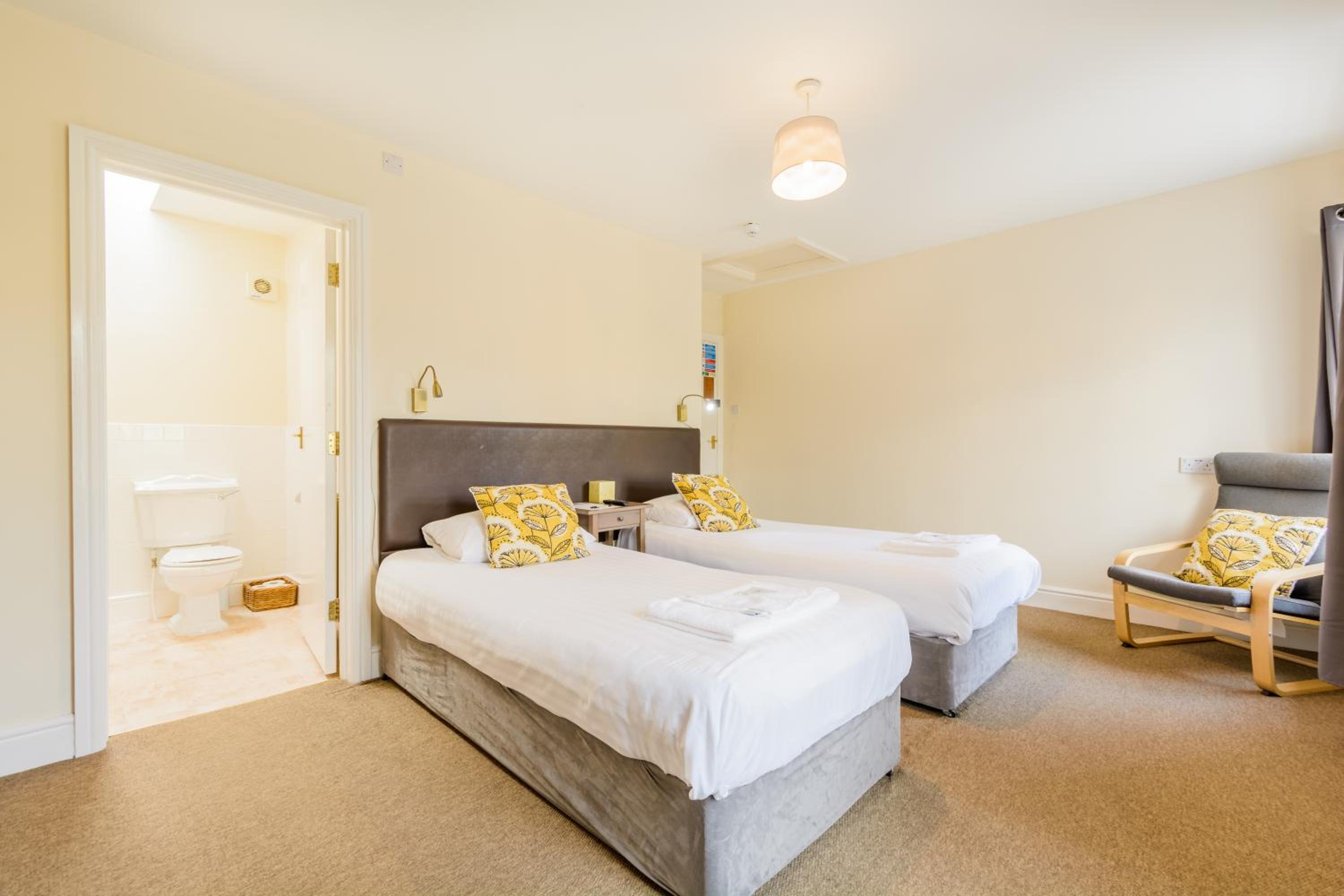 Standard Twin Room