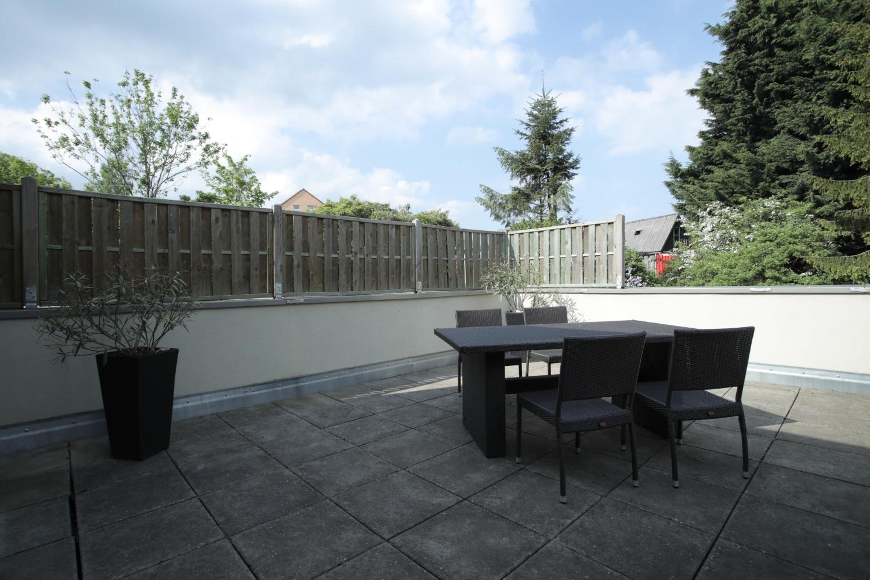 Family Room with Terrace - Photo 4