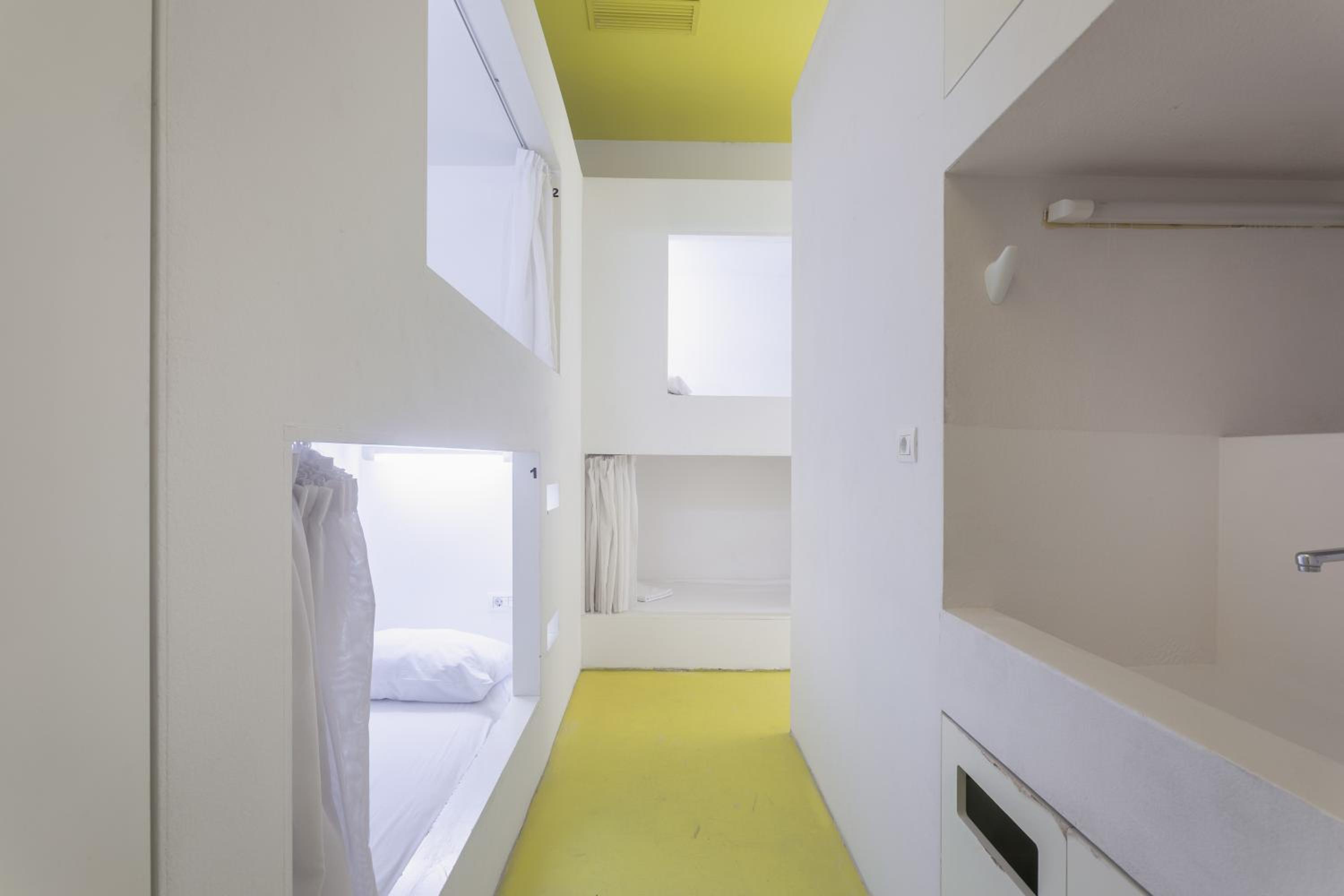 Bed in 8-Bed Mixed Dormitory Room photo 1