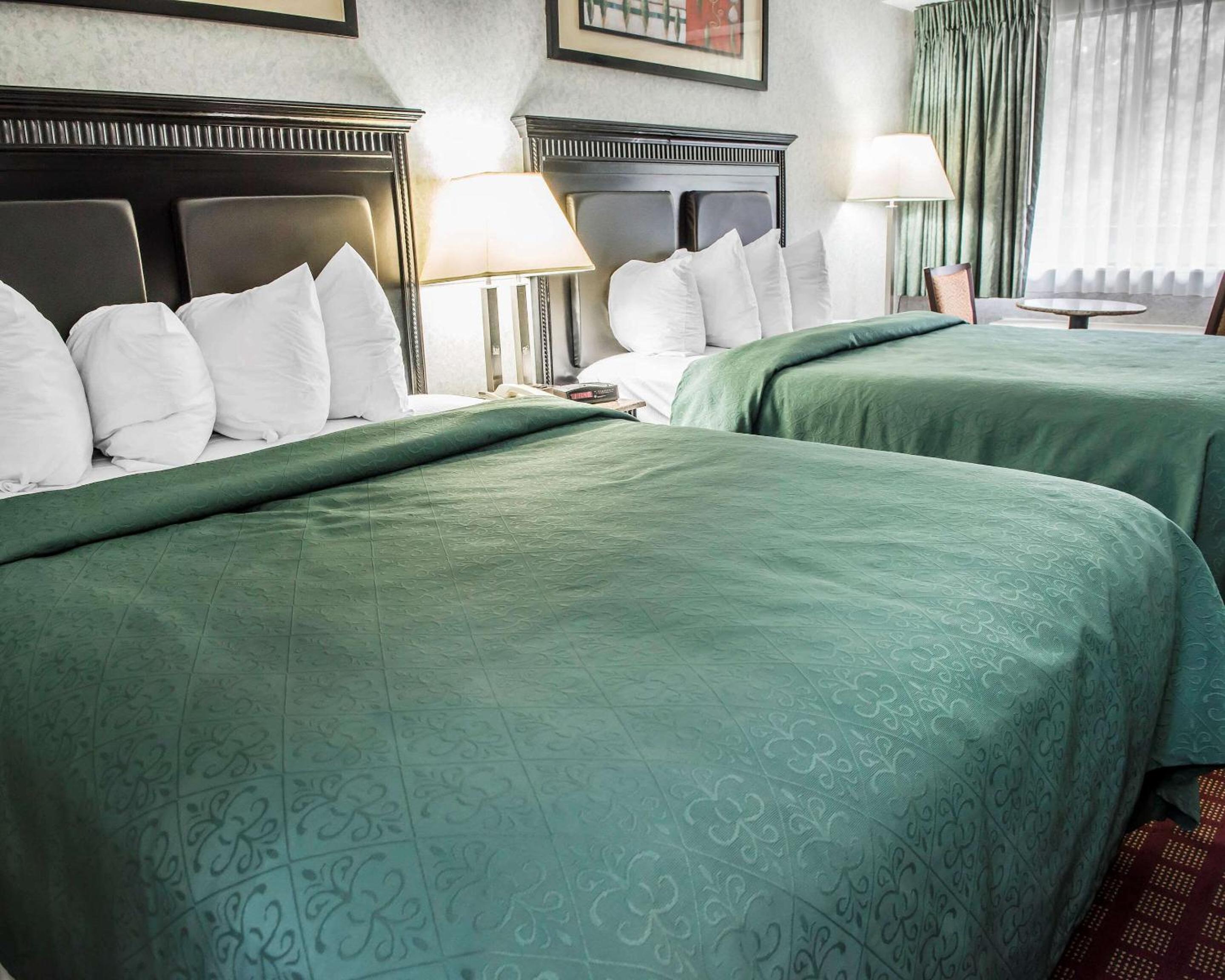 Double Room with Two Double Beds - Smoking - Photo 1