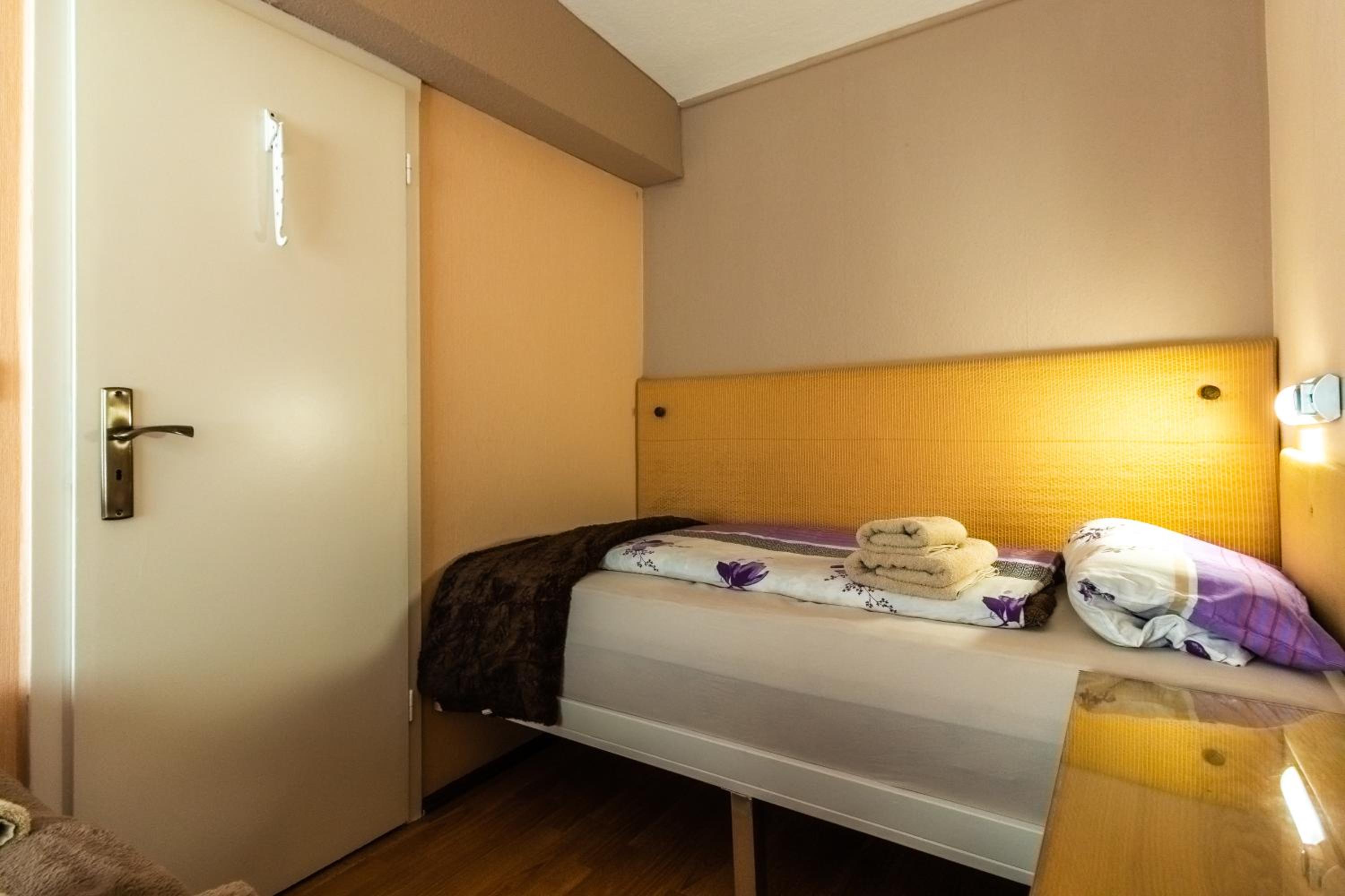 Apartment with Shower - Photo 4