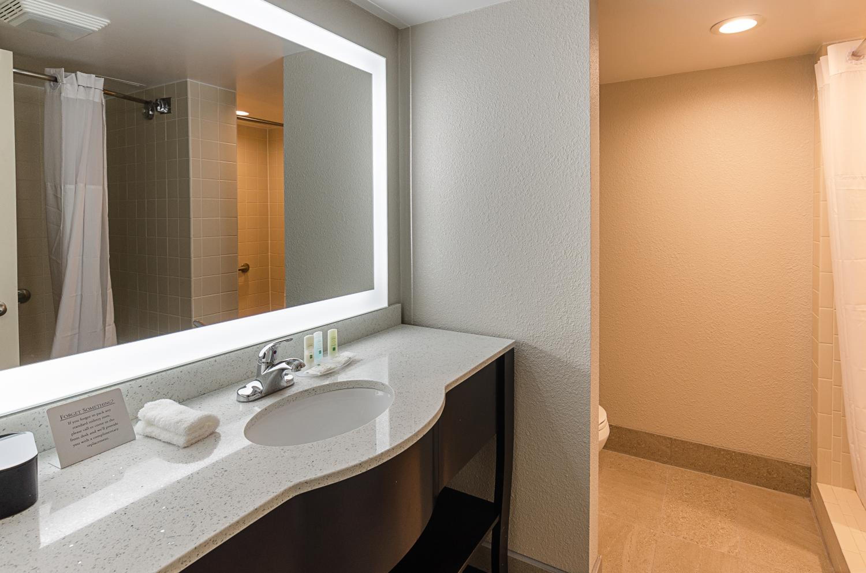 King Room - Accessible/Non-Smoking - Photo 2