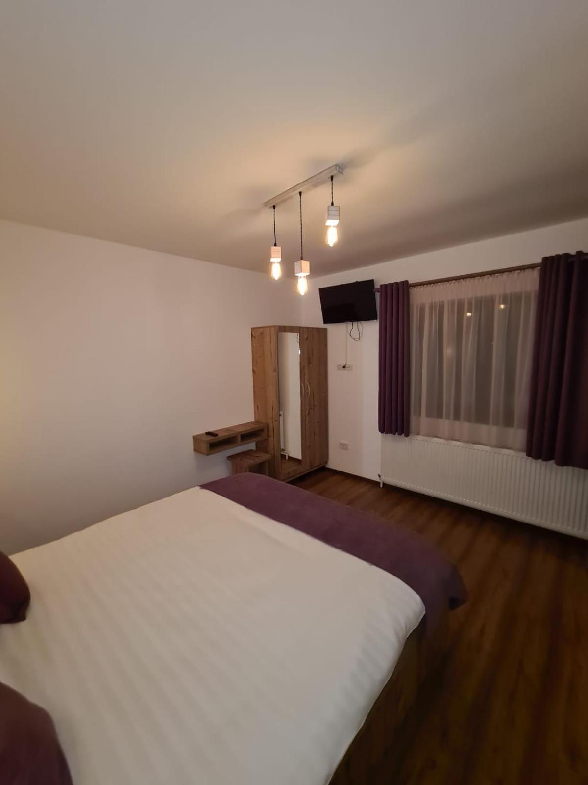 Studio Apartment - Photo 1