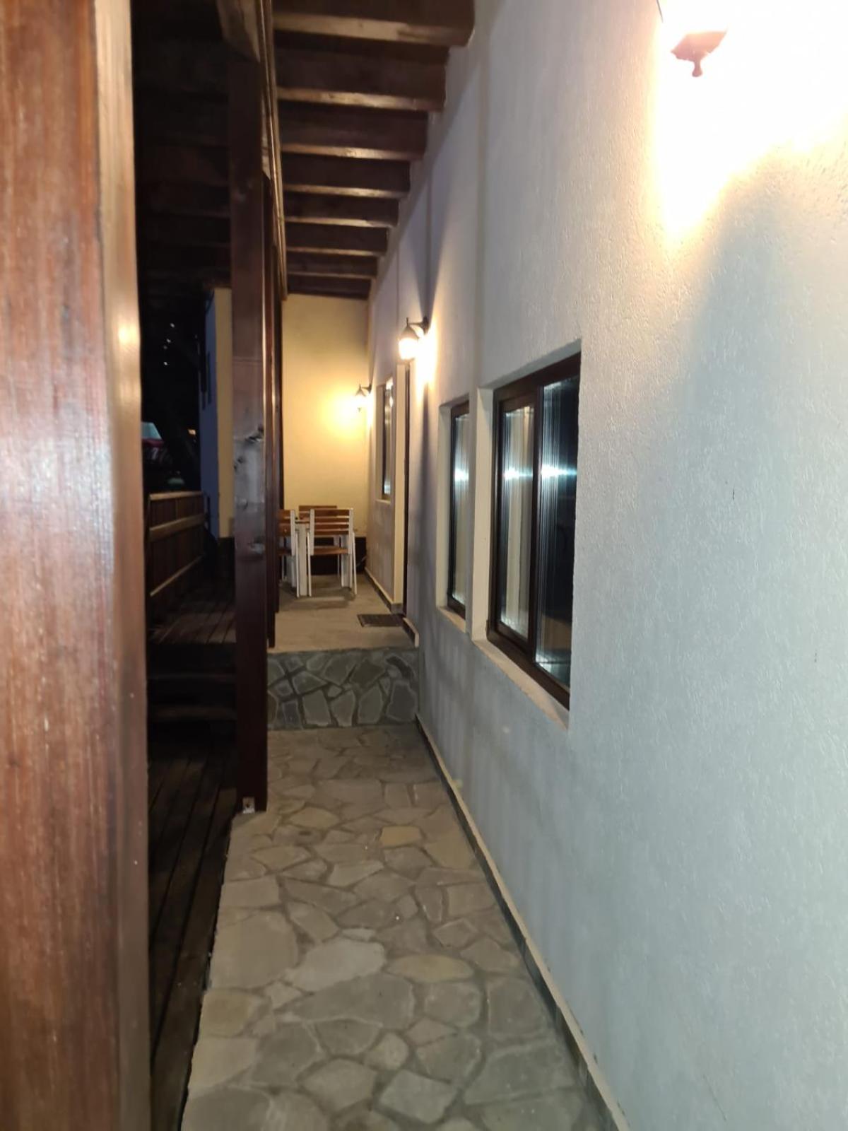 One-Bedroom Apartment - Photo 2