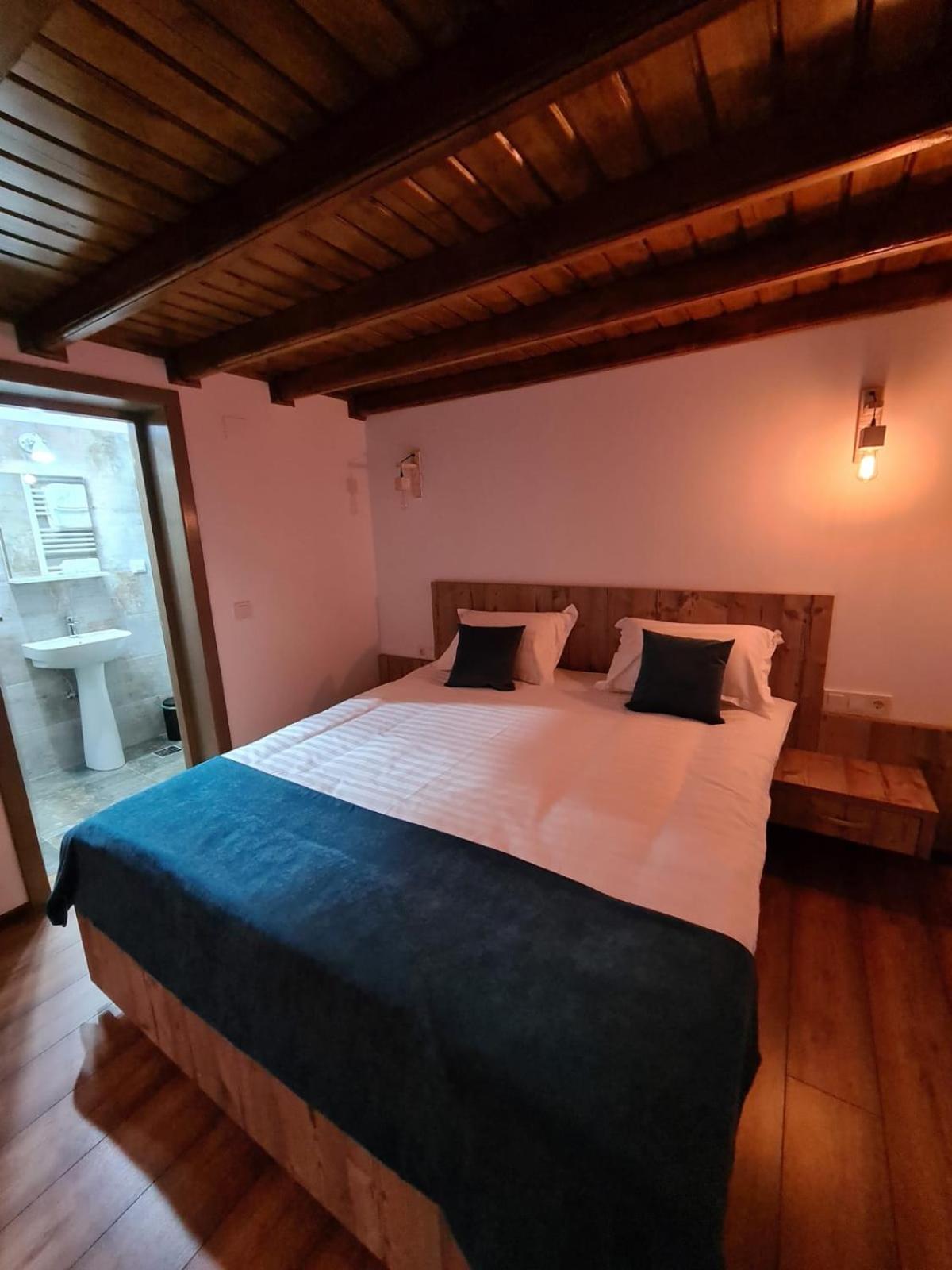 One-Bedroom Apartment - Photo 1