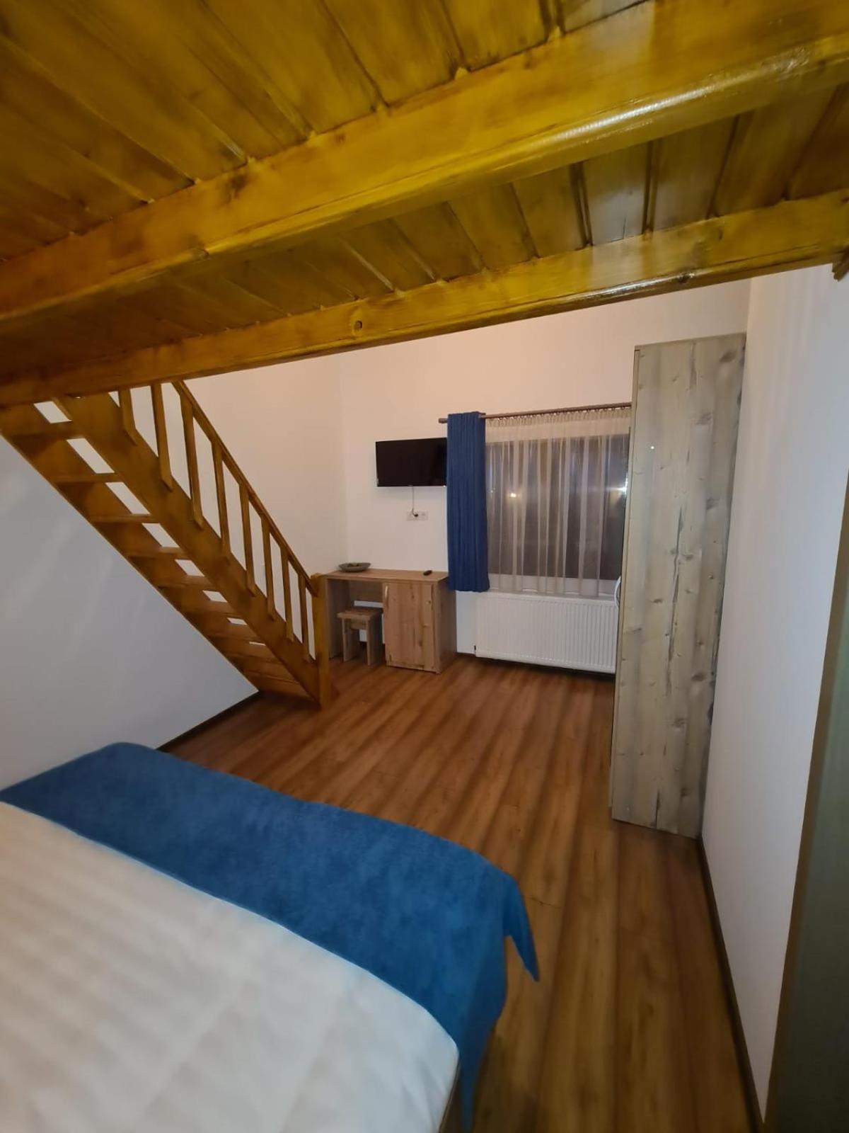 One-Bedroom Apartment - Photo 7