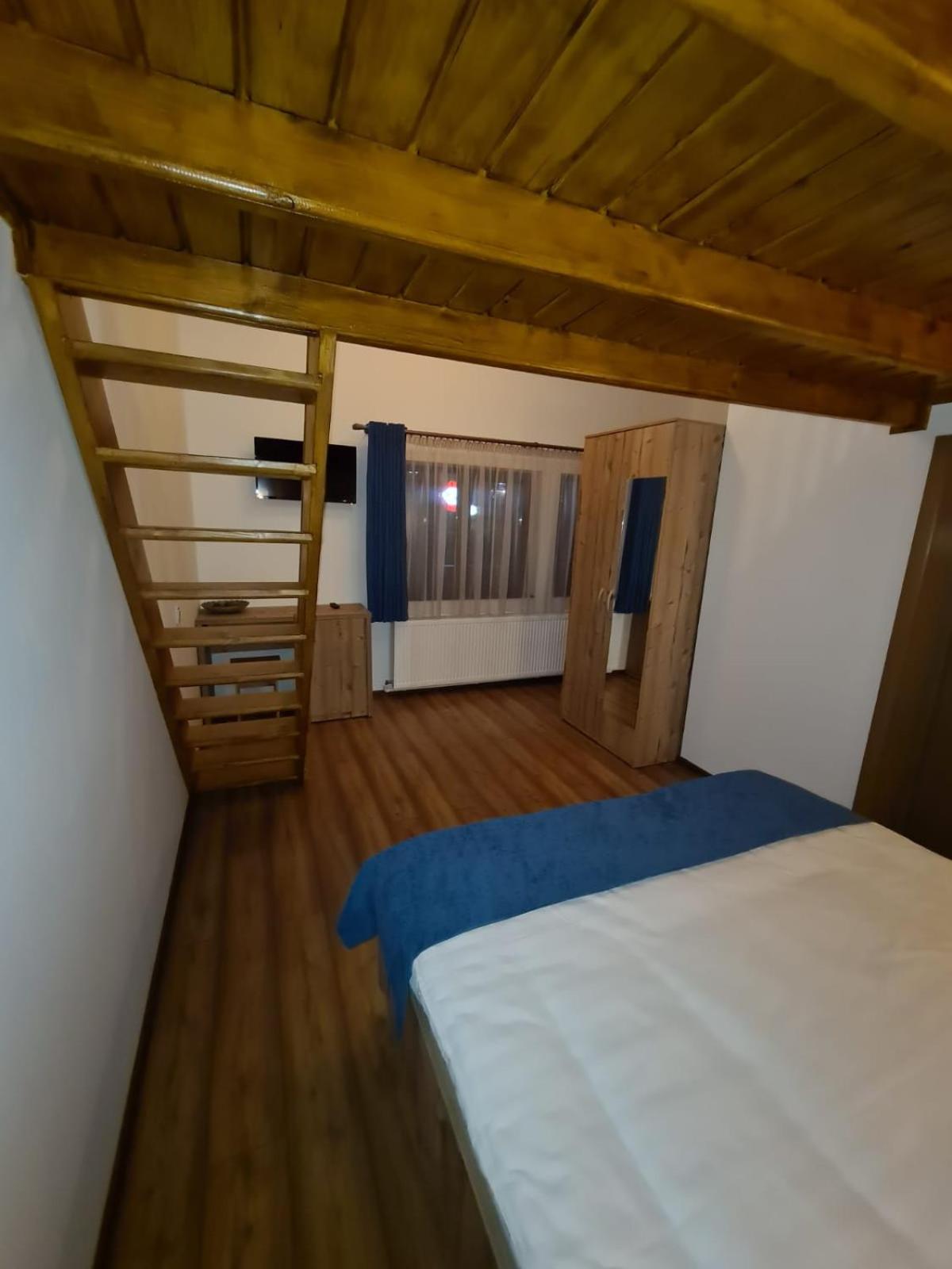 One-Bedroom Apartment - Photo 8
