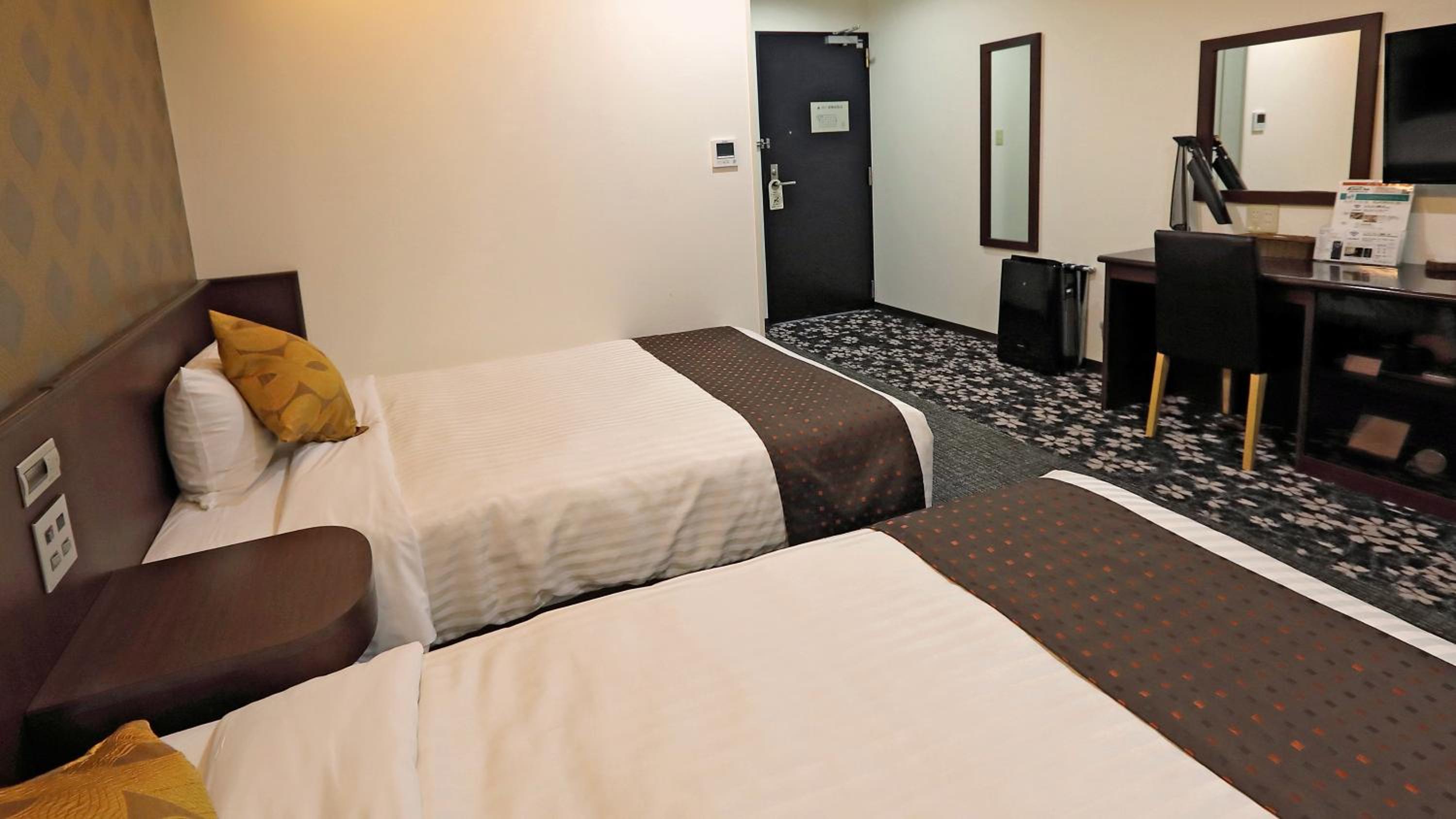 Twin Room - Non-Smoking photo 3