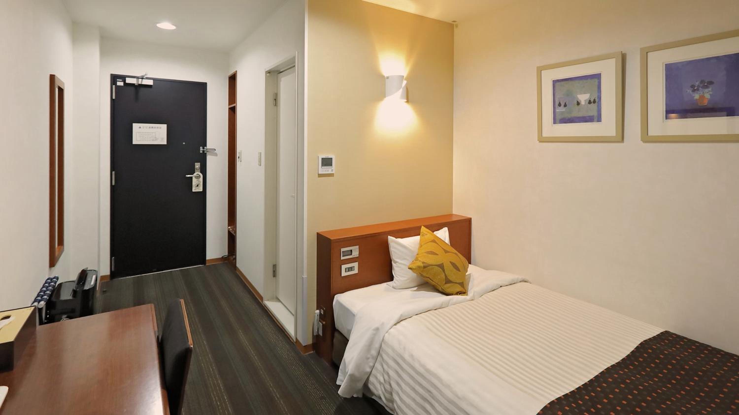 Semi Double Room - Non-Smoking photo 2