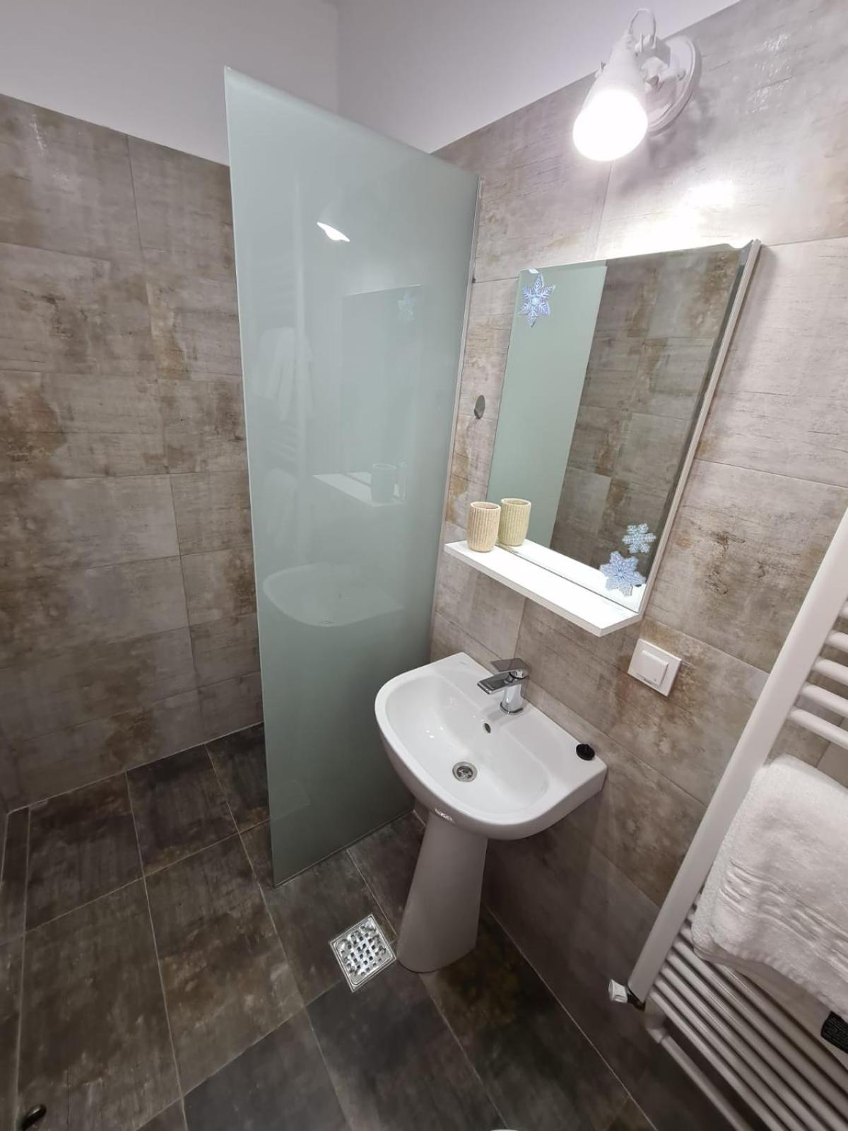 Studio Apartment - Photo 10