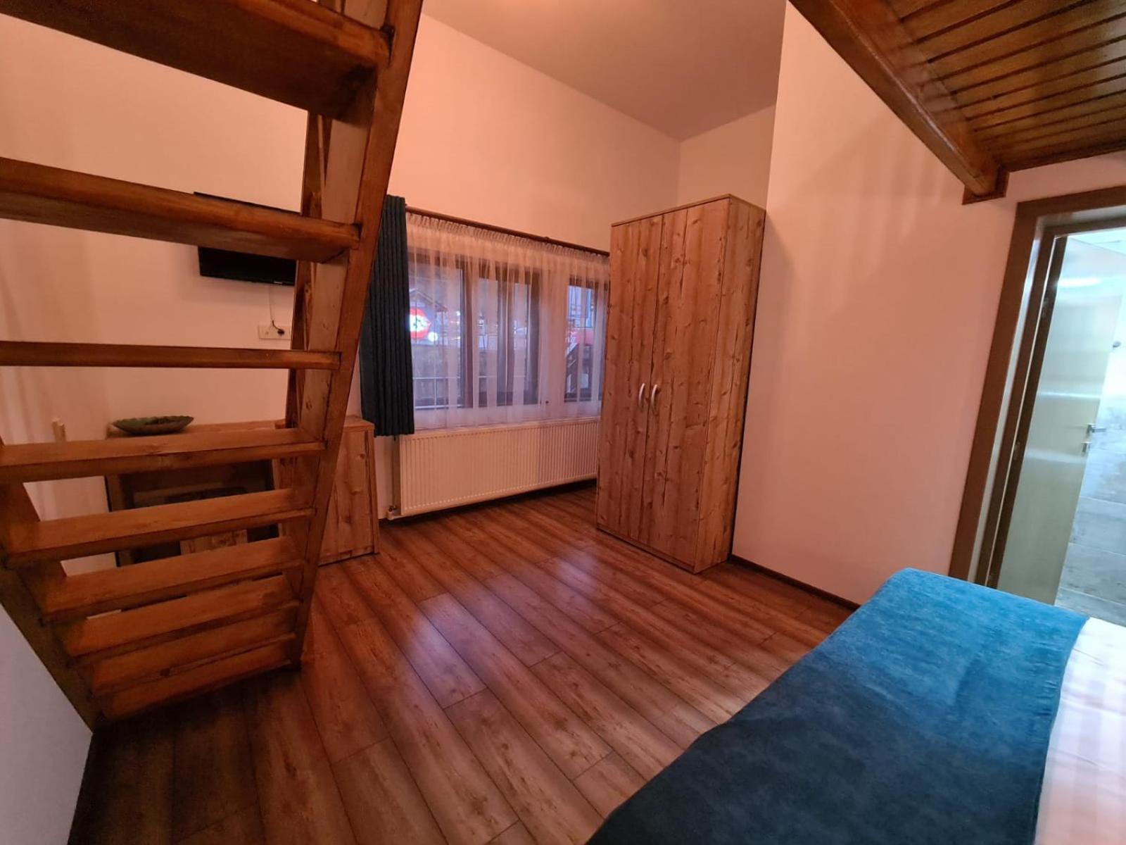 Studio Apartment - Photo 12