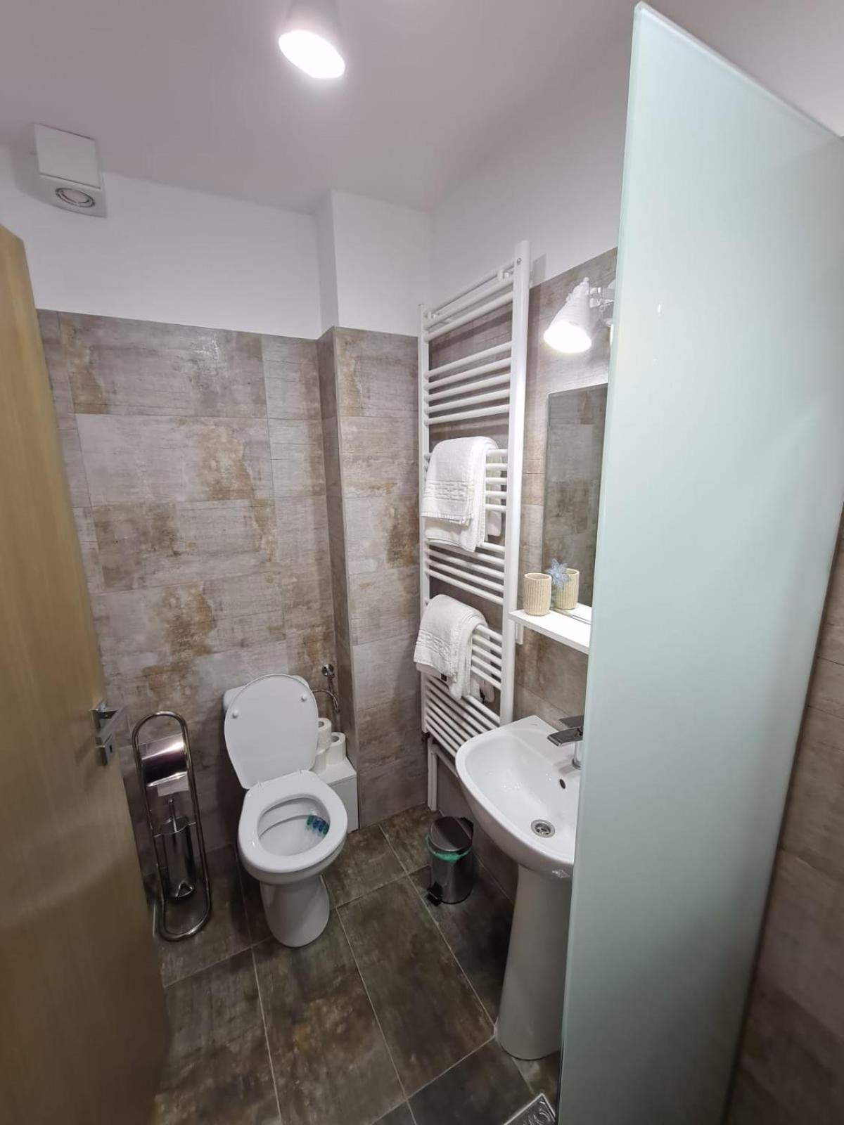 Studio Apartment - Photo 13