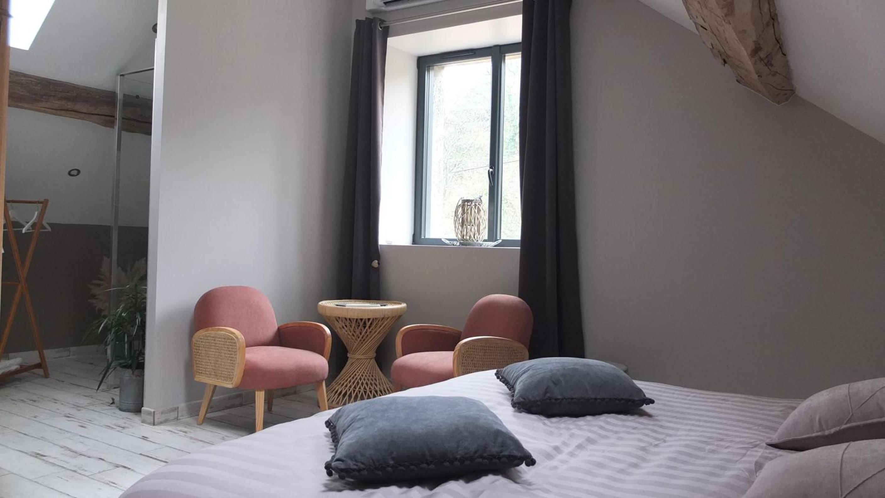 Queen Room with Garden View - Photo 5