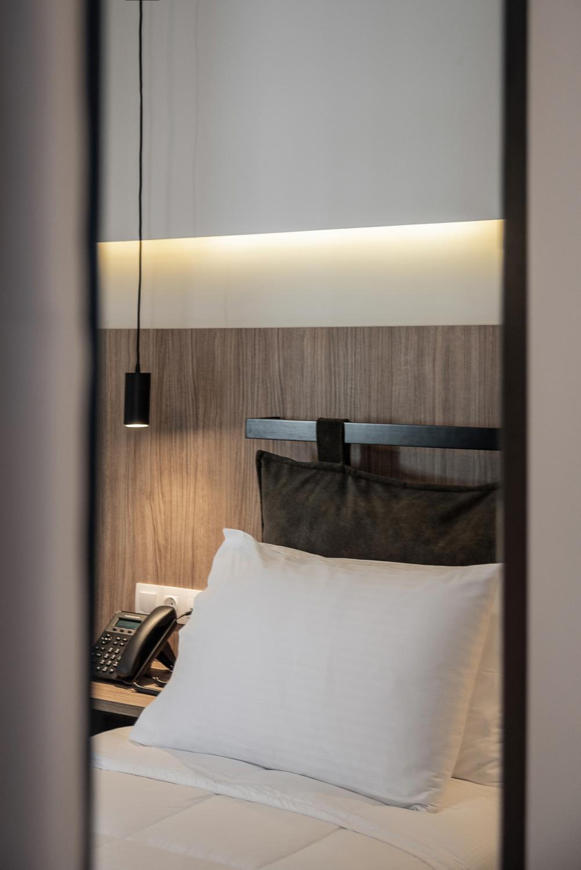 Double Room with Balcony - Photo 9