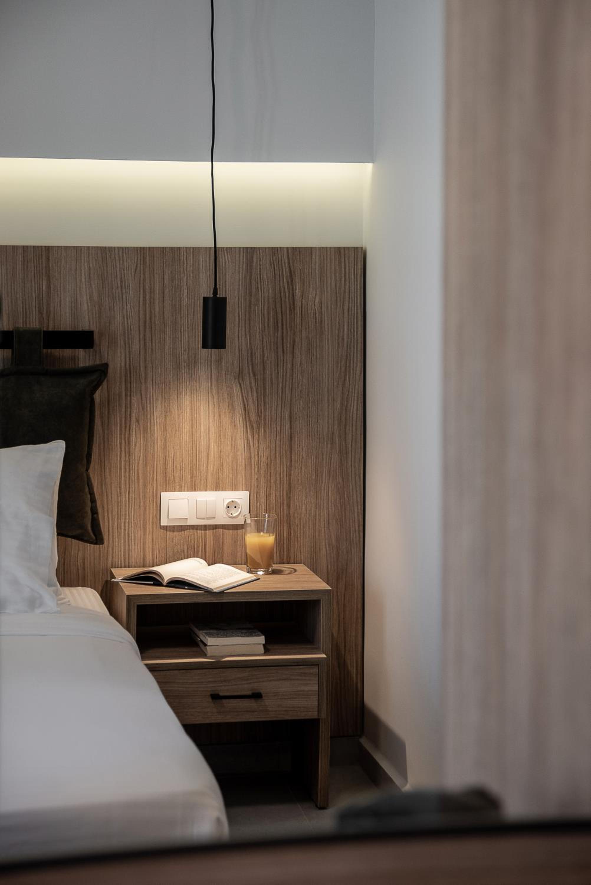 Double Room with Balcony - Photo 8