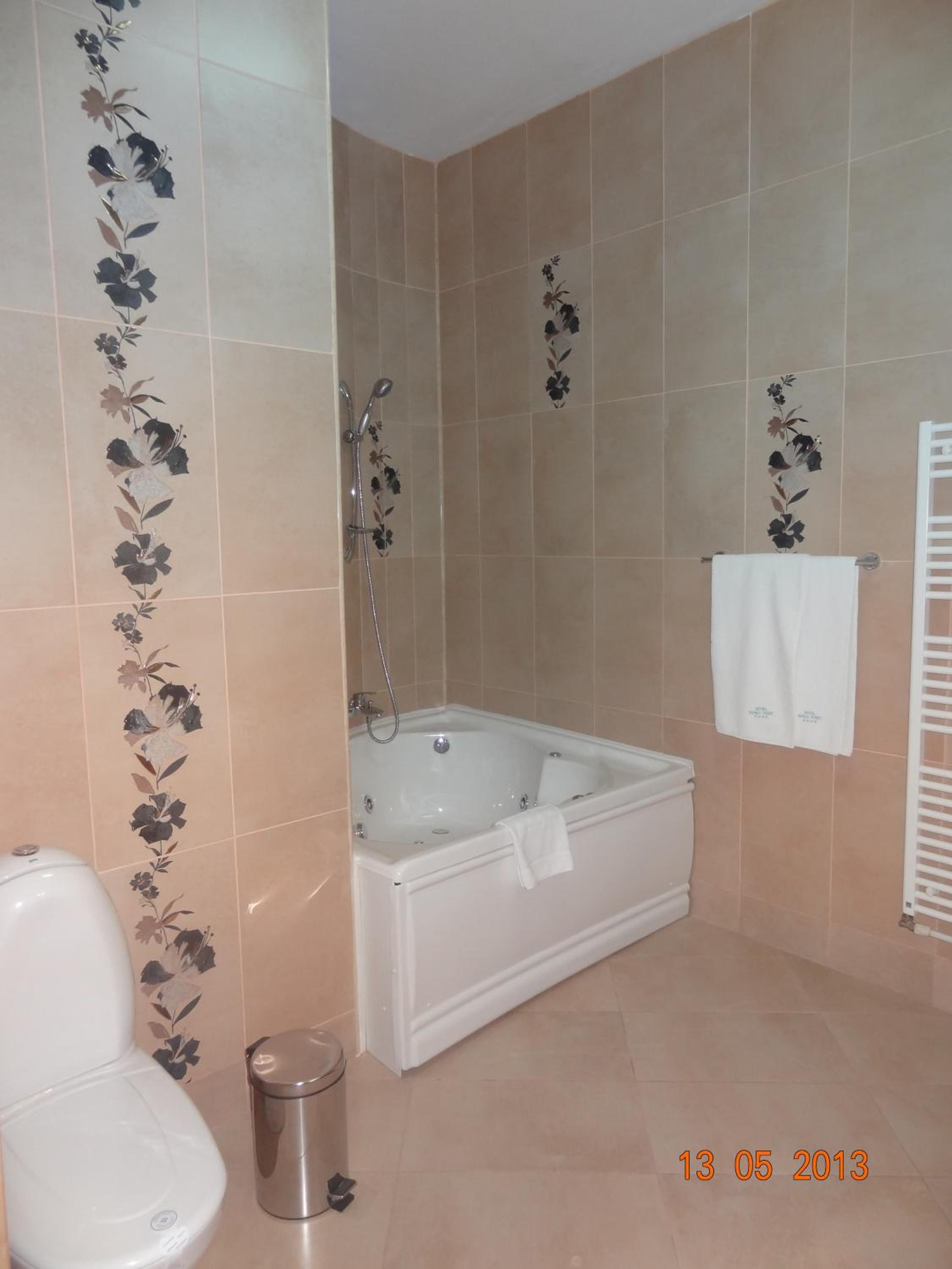 Suite - Photo 7