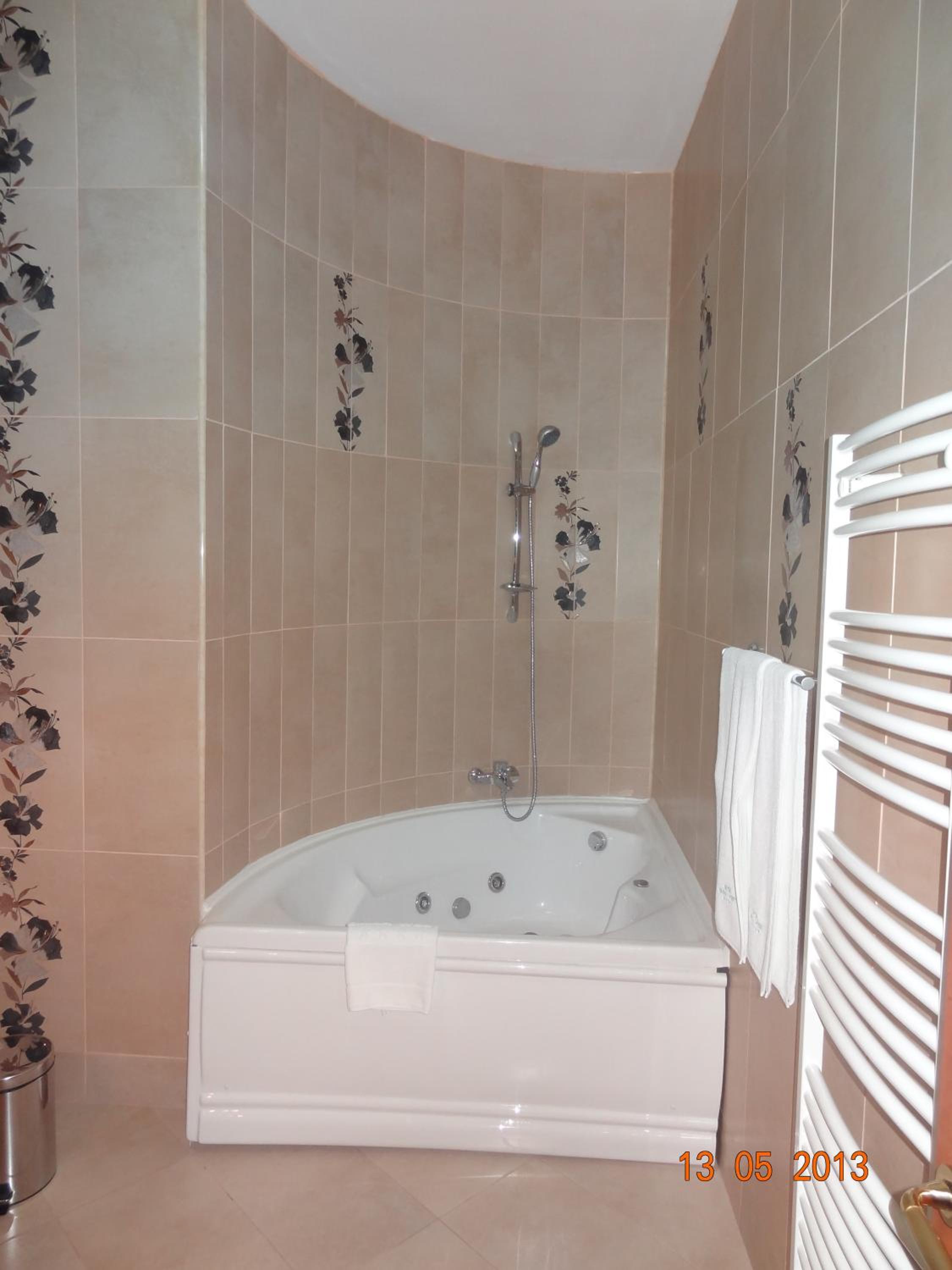Suite - Photo 5