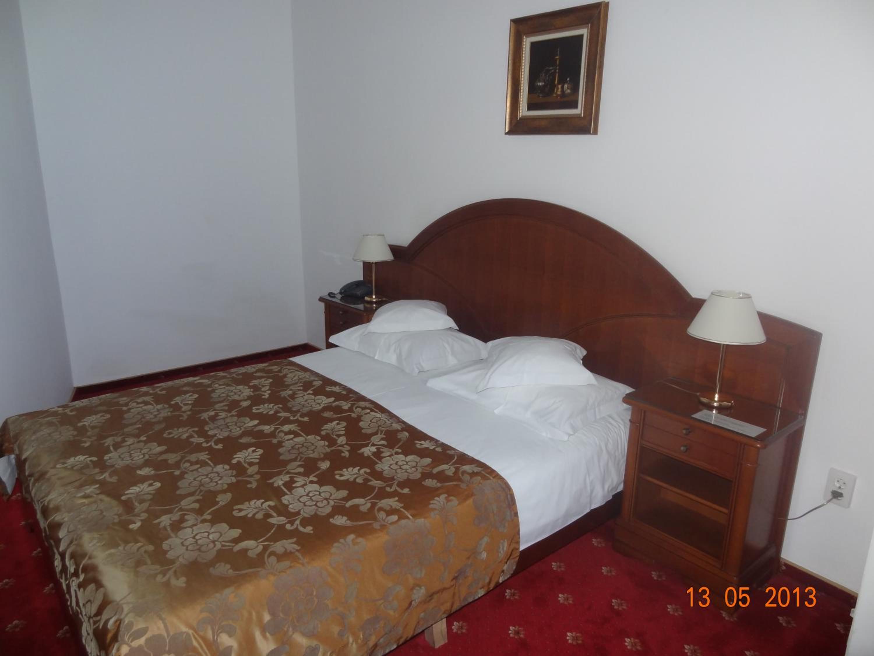 Suite - Photo 1