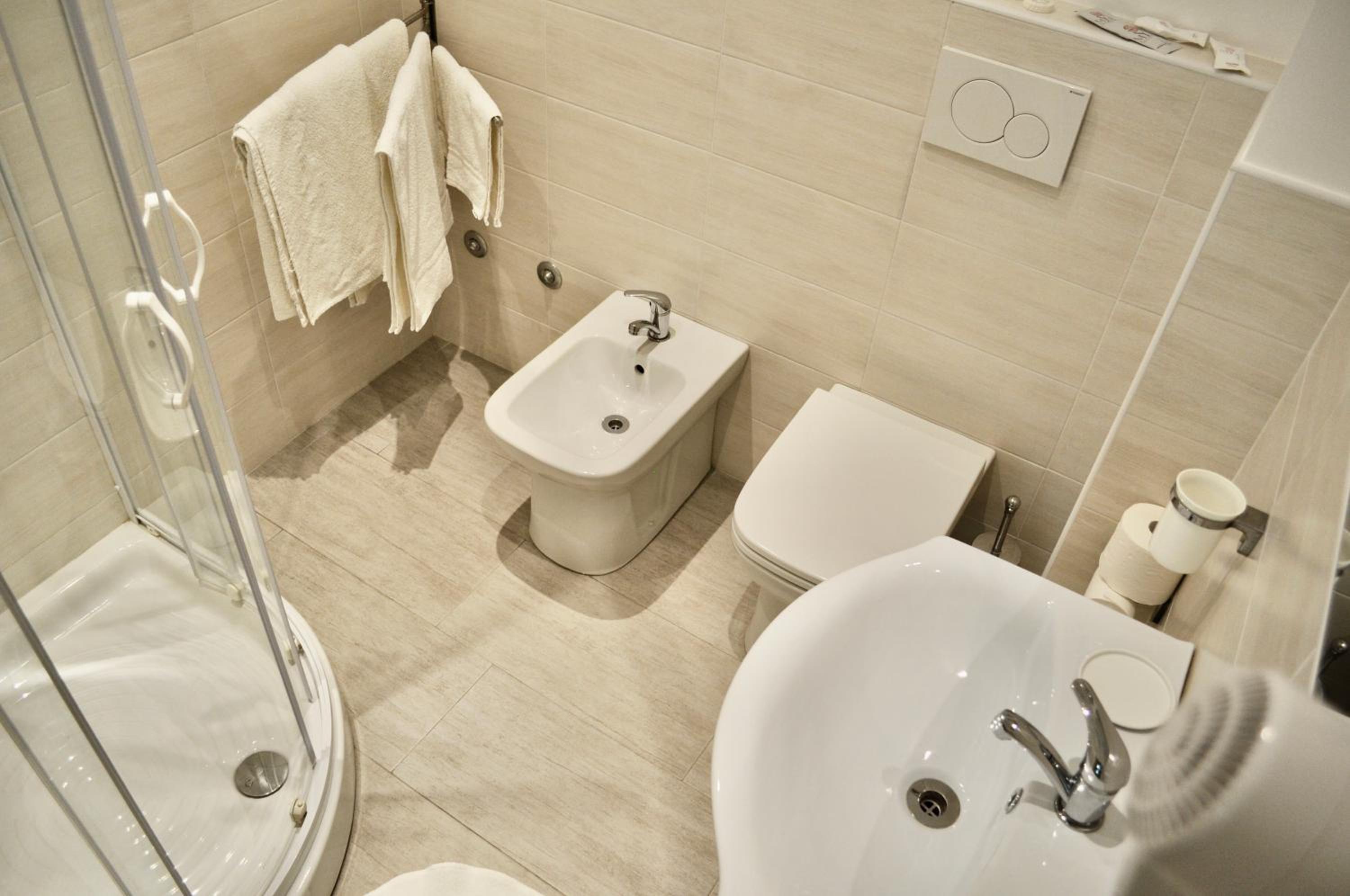 Double Room - Photo 4