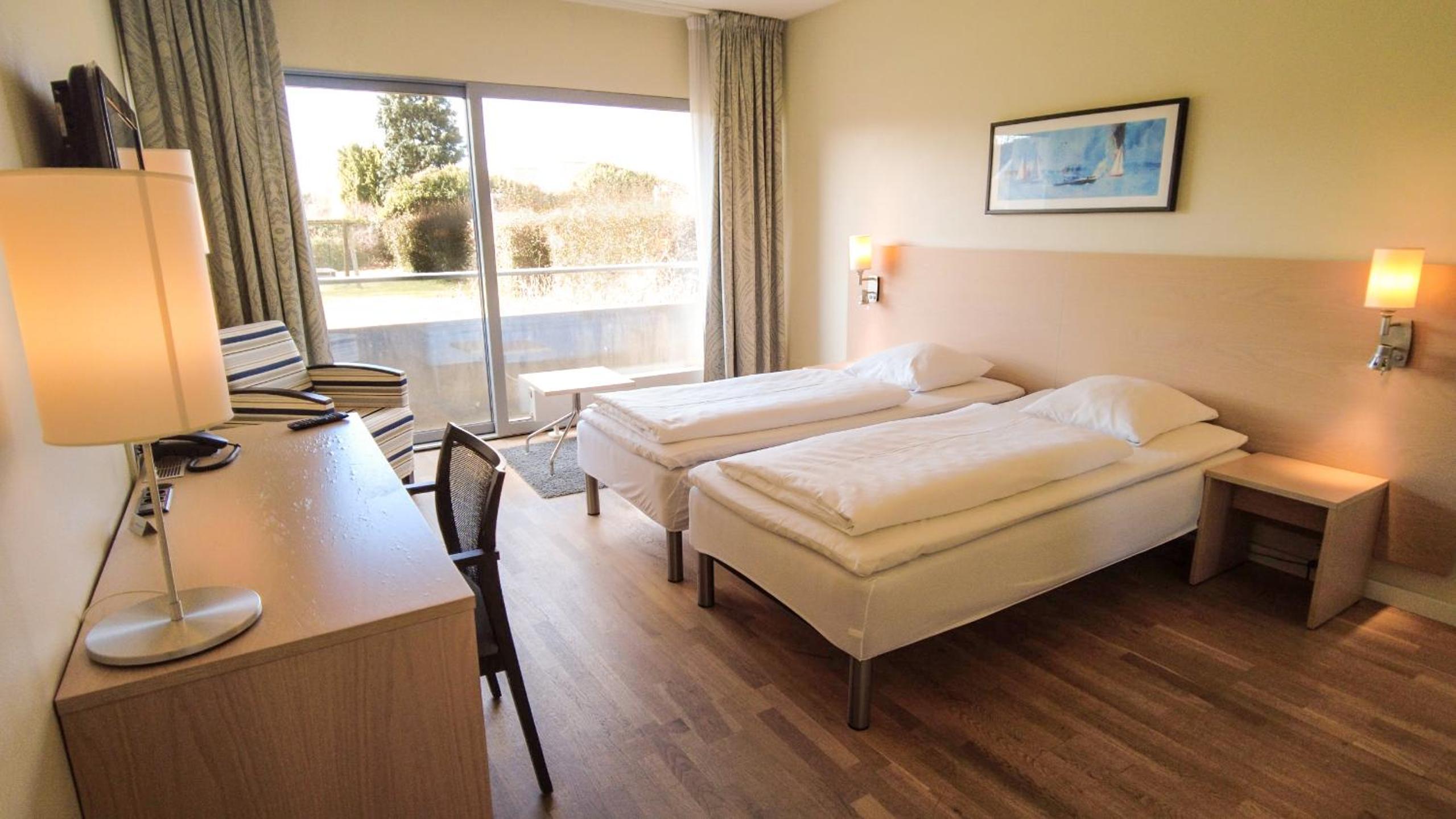 Economy Twin Room - Photo 4
