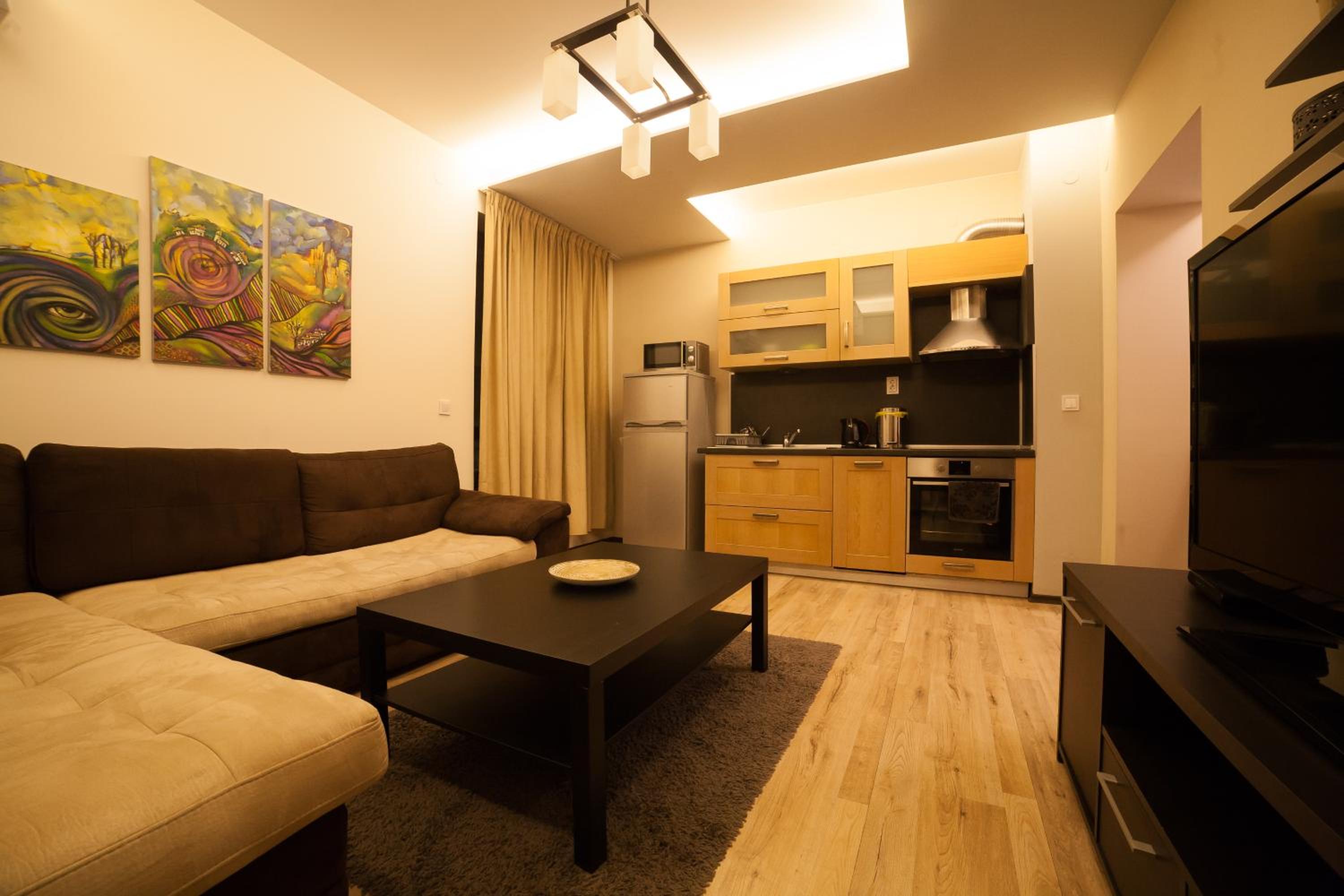 One-Bedroom Apartment photo 1