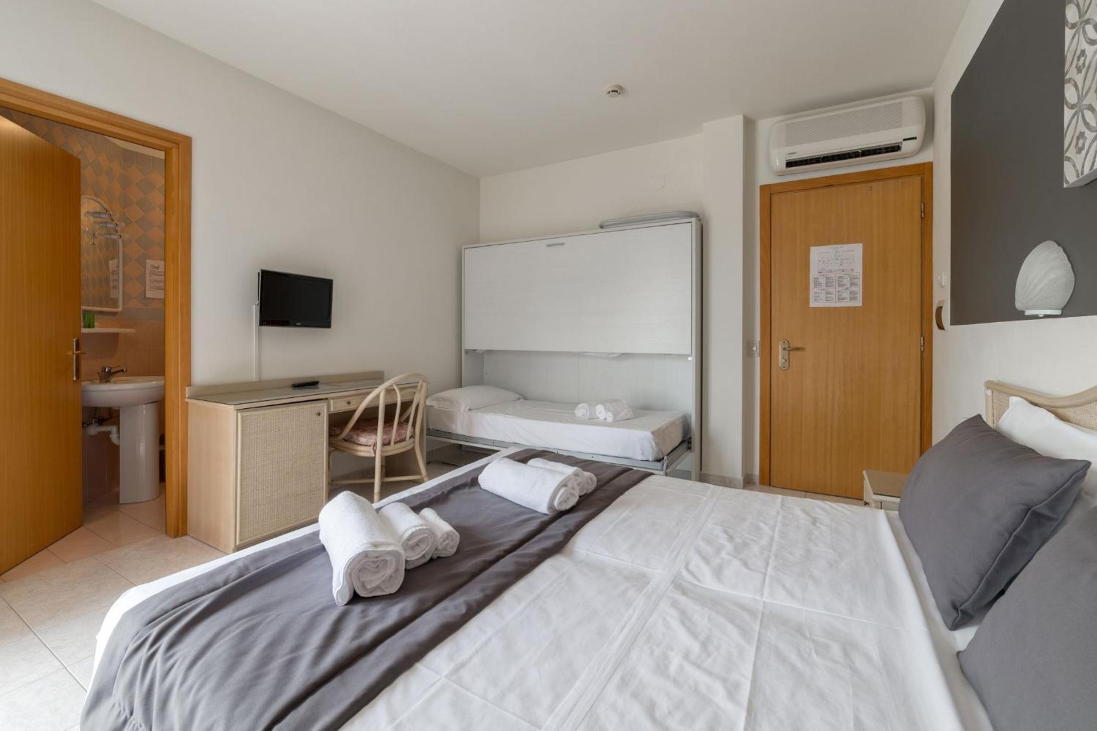 Quadruple Room - Photo 3