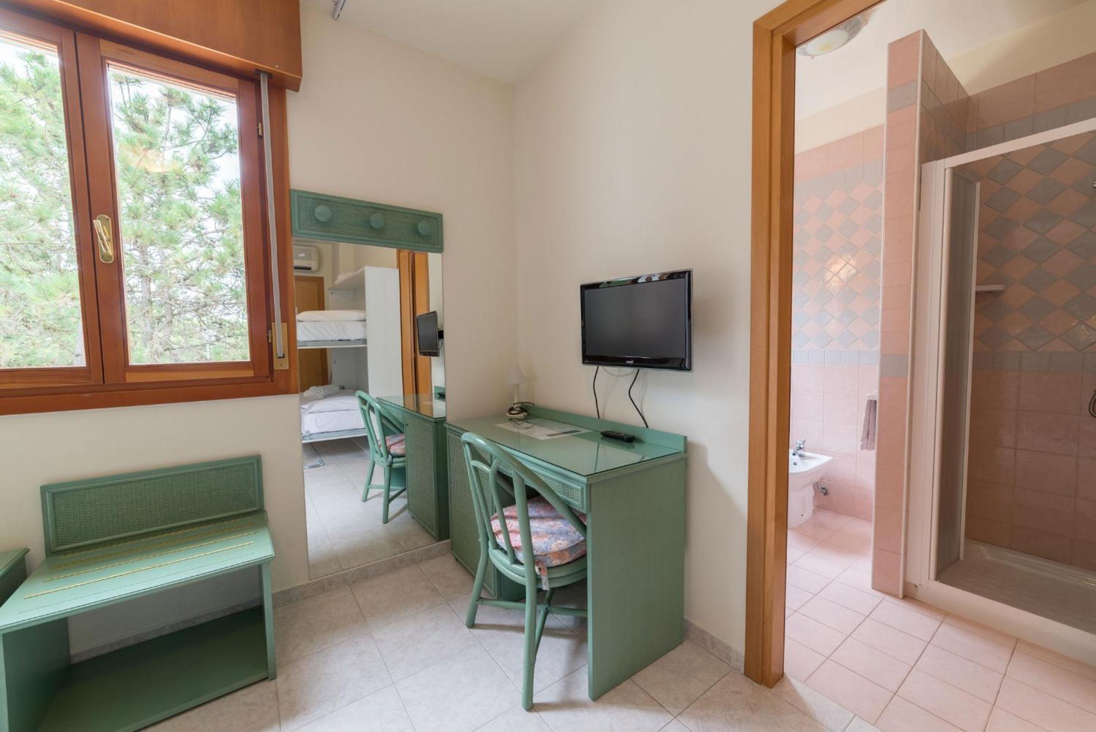 Quadruple Room - Photo 2