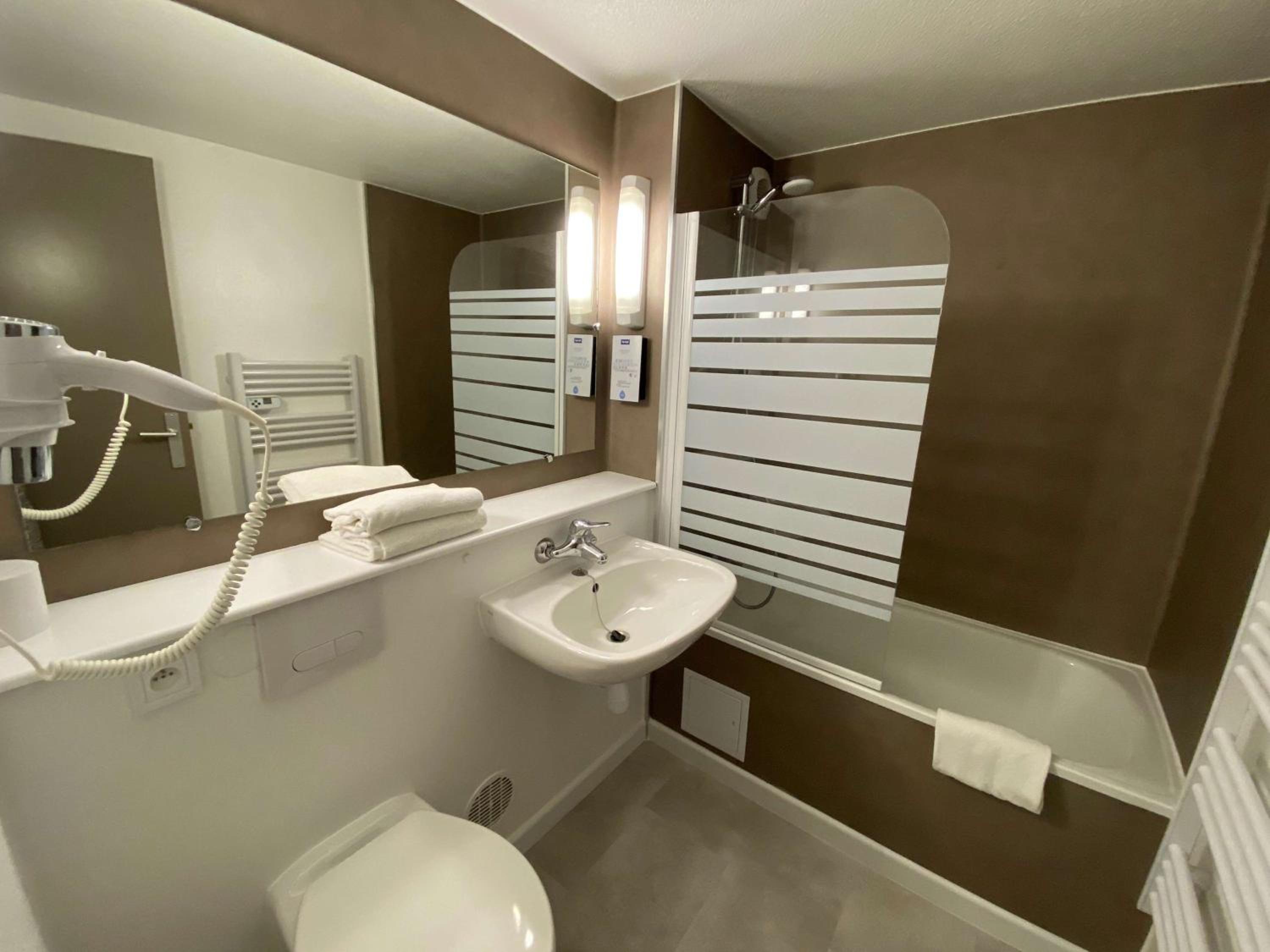 Double Room - Photo 3