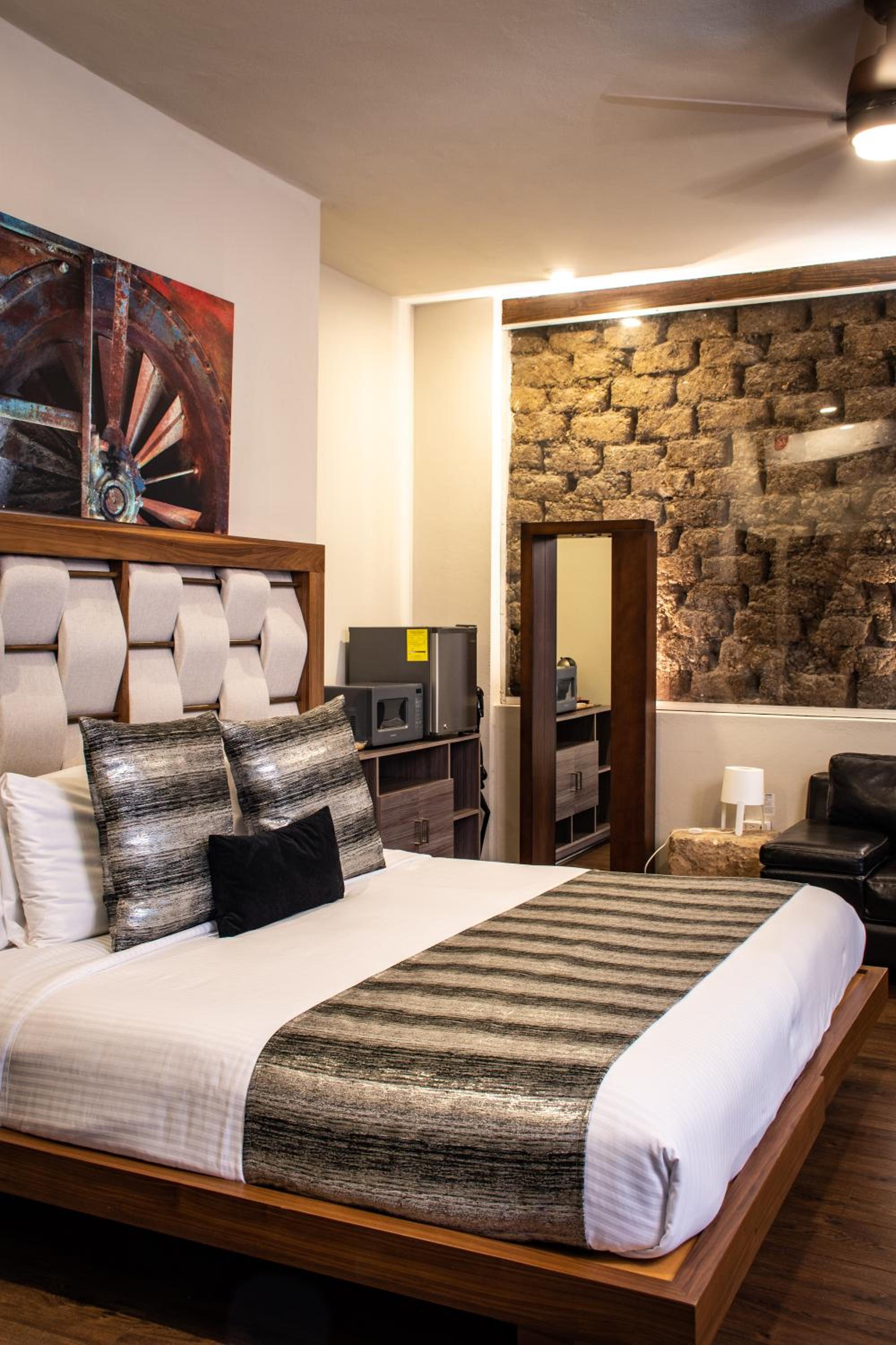 Deluxe King Room photo 2