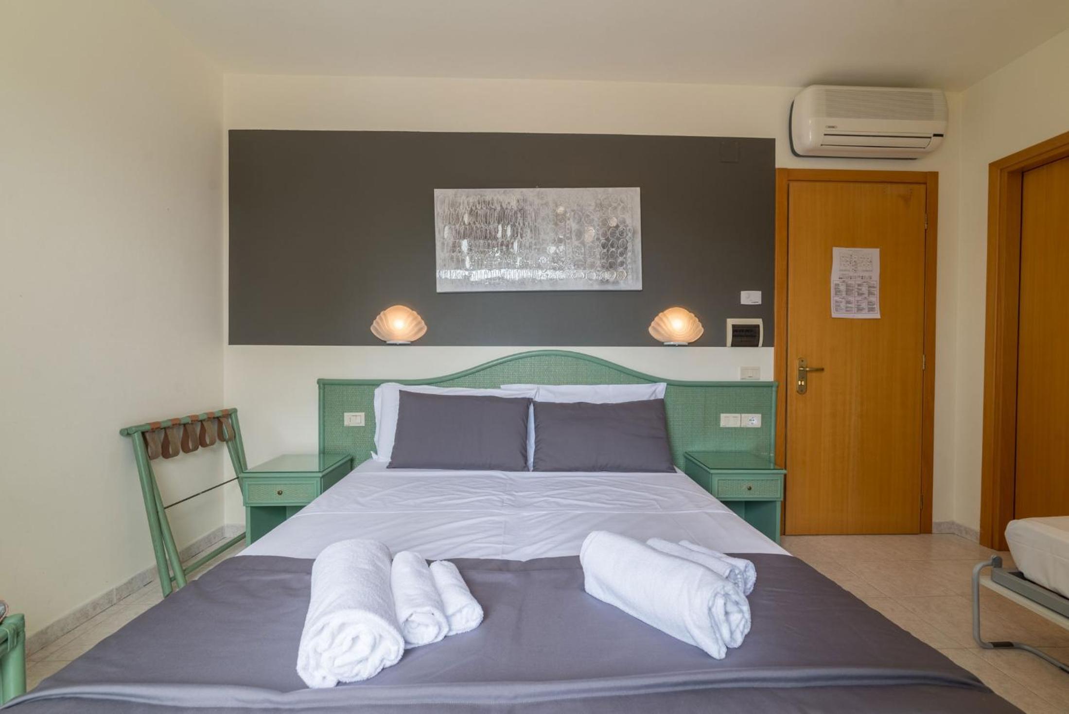 Triple Room - Photo 1