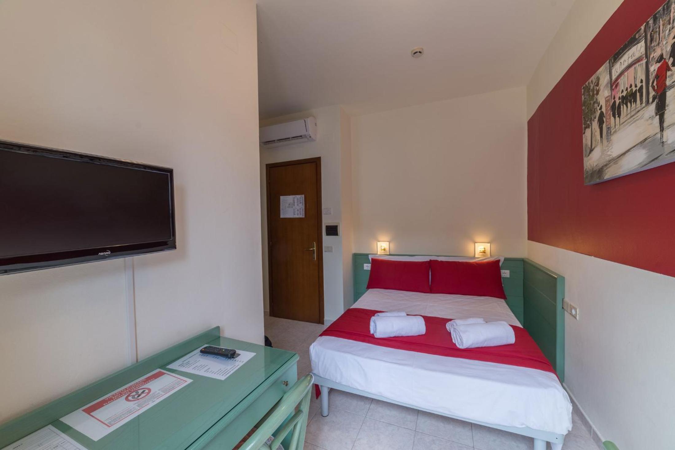 Economy Double Room - Photo 7