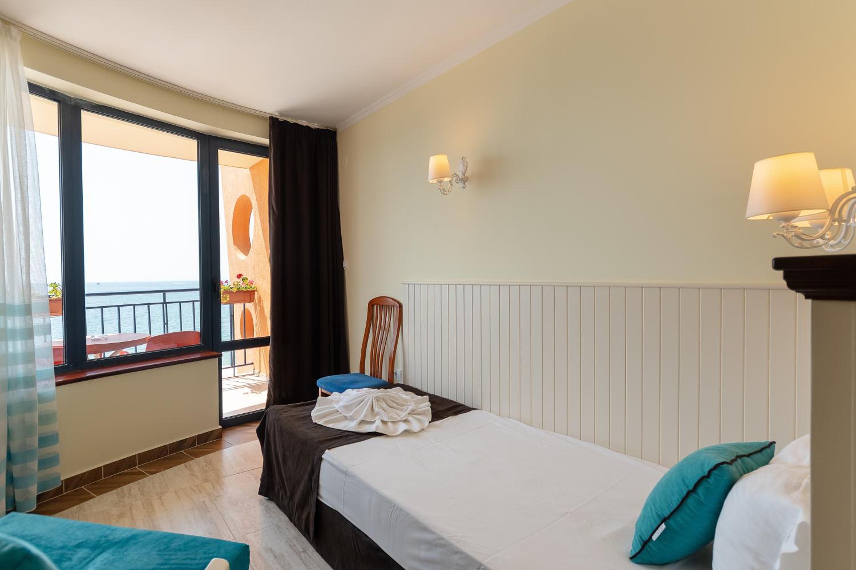 Junior Suite with Balcony photo 2