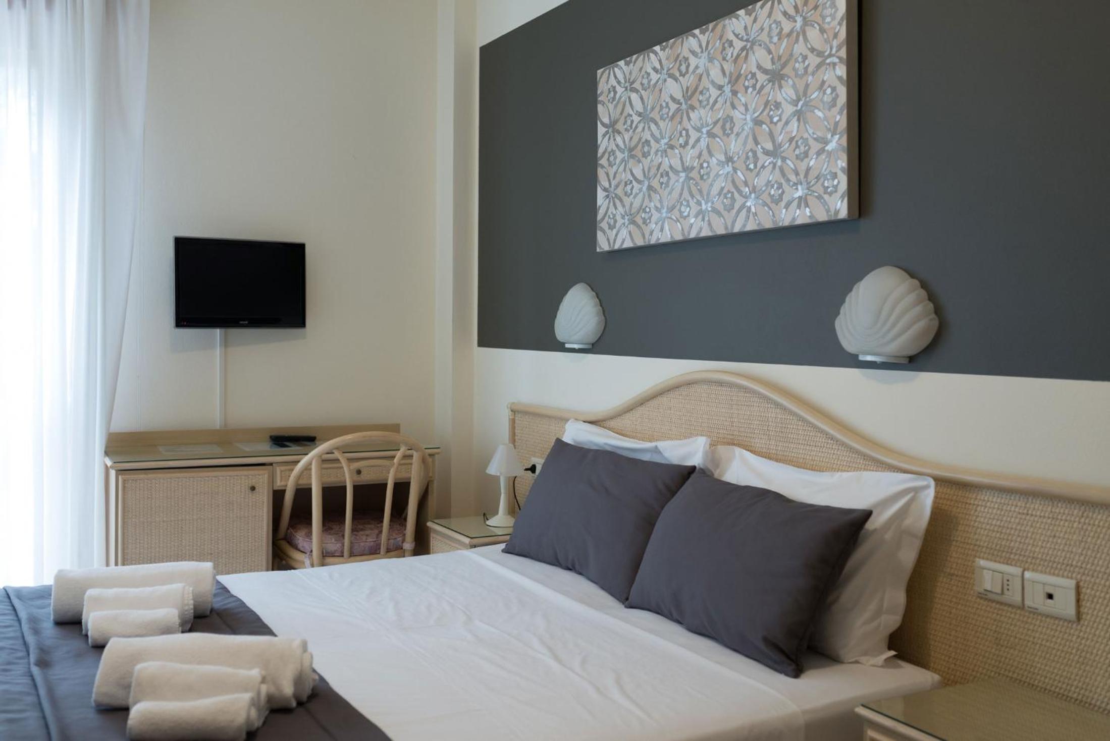 Large Double Room - Photo 2