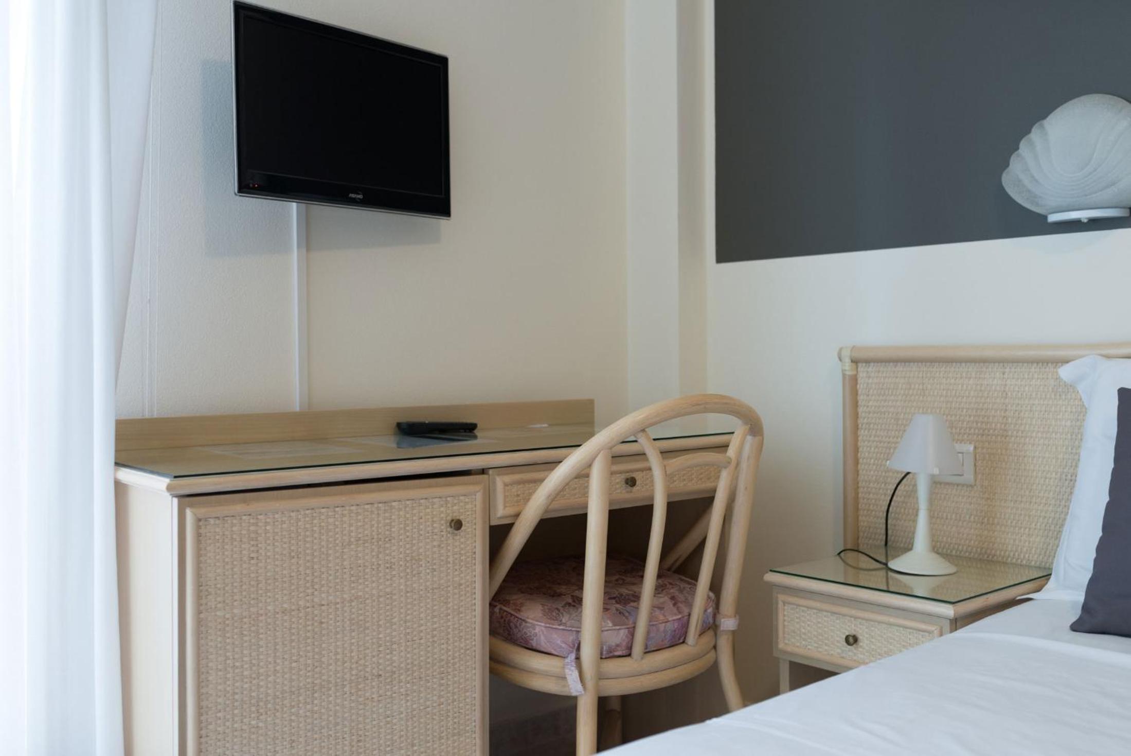 Large Double Room - Photo 3
